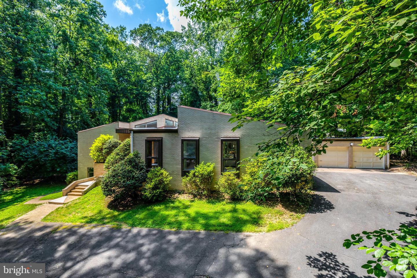 3520 GLENBROOK RD, FAIRFAX, Virginia 22031, 4 Bedrooms Bedrooms, ,3 BathroomsBathrooms,Residential,For sale,3520 GLENBROOK RD,VAFX2242138 MLS # VAFX2242138