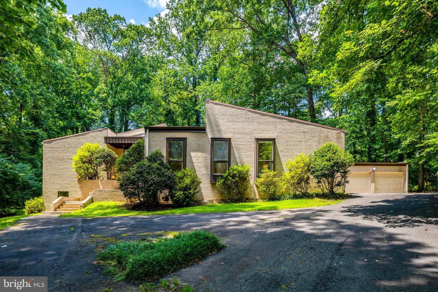 3520 GLENBROOK RD, FAIRFAX, Virginia 22031, 4 Bedrooms Bedrooms, ,3 BathroomsBathrooms,Residential,For sale,3520 GLENBROOK RD,VAFX2242138 MLS # VAFX2242138