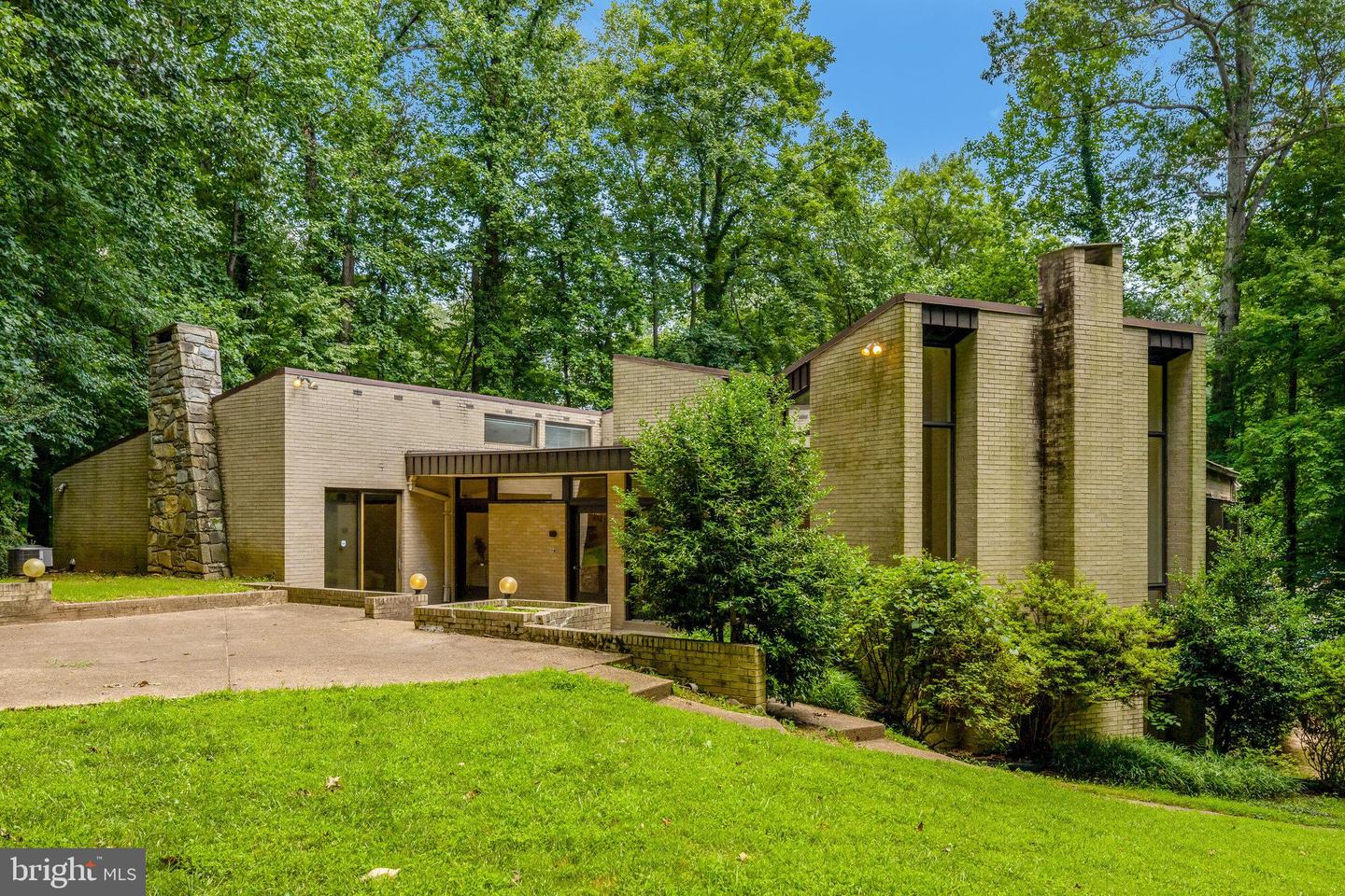3520 GLENBROOK RD, FAIRFAX, Virginia 22031, 4 Bedrooms Bedrooms, ,3 BathroomsBathrooms,Residential,For sale,3520 GLENBROOK RD,VAFX2242138 MLS # VAFX2242138