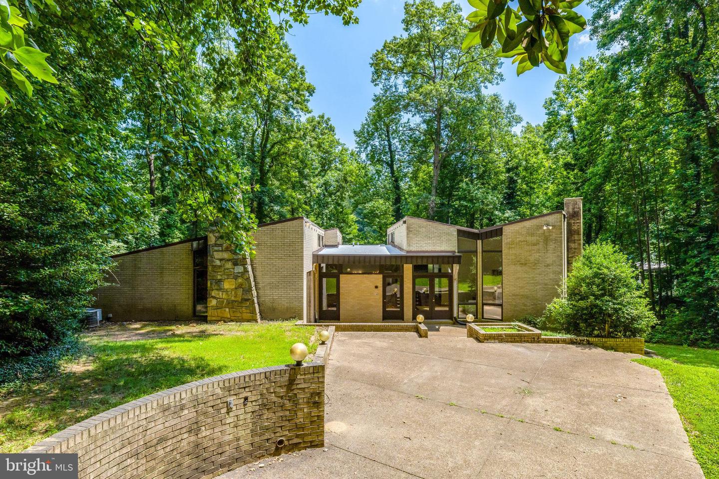 3520 GLENBROOK RD, FAIRFAX, Virginia 22031, 4 Bedrooms Bedrooms, ,3 BathroomsBathrooms,Residential,For sale,3520 GLENBROOK RD,VAFX2242138 MLS # VAFX2242138