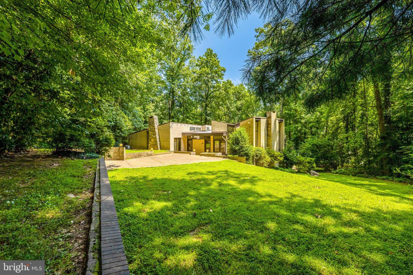 3520 GLENBROOK RD, FAIRFAX, Virginia 22031, 4 Bedrooms Bedrooms, ,3 BathroomsBathrooms,Residential,For sale,3520 GLENBROOK RD,VAFX2242138 MLS # VAFX2242138