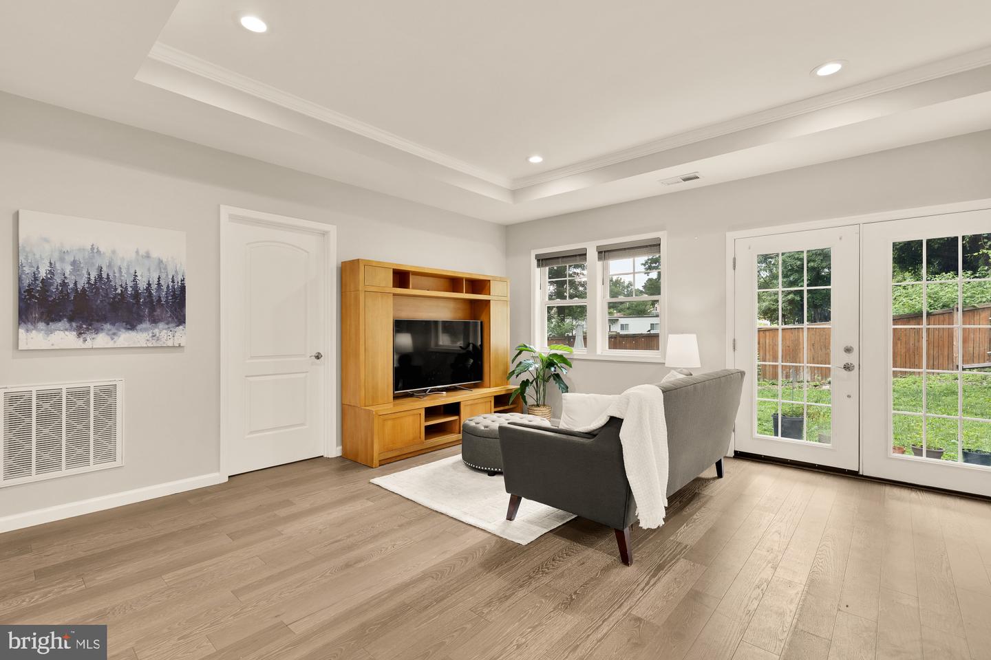 3124 CHEPSTOW LN, FALLS CHURCH, Virginia 22042, 5 Bedrooms Bedrooms, ,3 BathroomsBathrooms,Residential,For sale,3124 CHEPSTOW LN,VAFX2242368 MLS # VAFX2242368