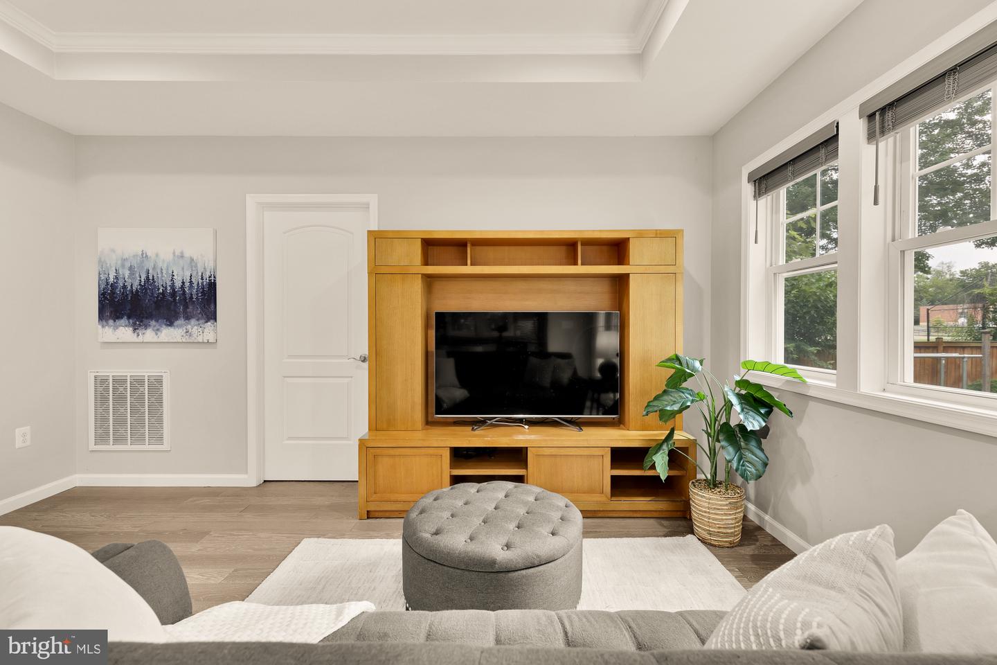 3124 CHEPSTOW LN, FALLS CHURCH, Virginia 22042, 5 Bedrooms Bedrooms, ,3 BathroomsBathrooms,Residential,For sale,3124 CHEPSTOW LN,VAFX2242368 MLS # VAFX2242368