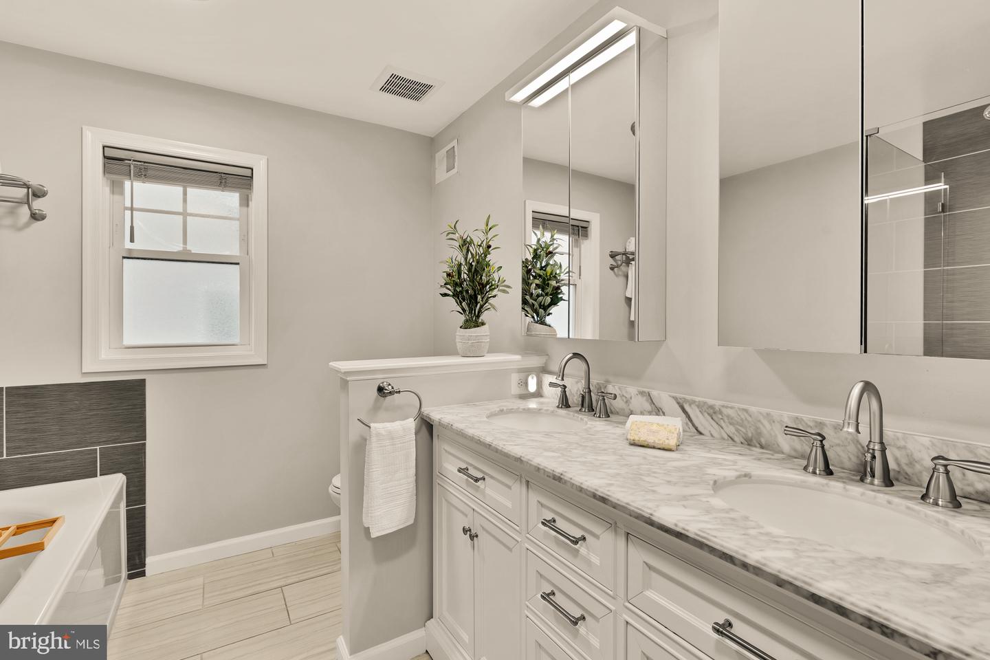 3124 CHEPSTOW LN, FALLS CHURCH, Virginia 22042, 5 Bedrooms Bedrooms, ,3 BathroomsBathrooms,Residential,For sale,3124 CHEPSTOW LN,VAFX2242368 MLS # VAFX2242368