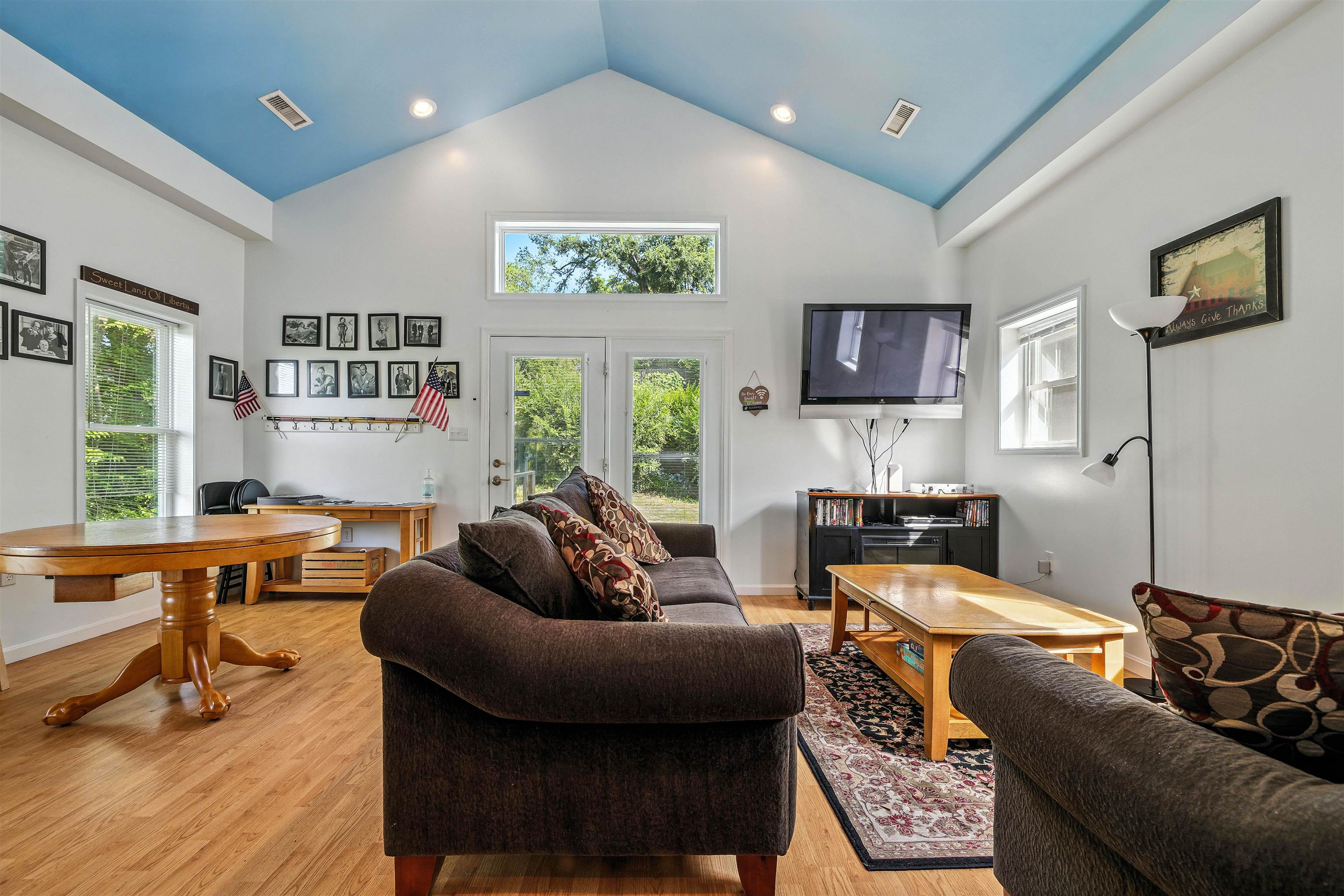 107 VIRGINIA AVE, SHENANDOAH, Virginia 22849, 2 Bedrooms Bedrooms, ,2 BathroomsBathrooms,Residential,107 VIRGINIA AVE,666721 MLS # 666721