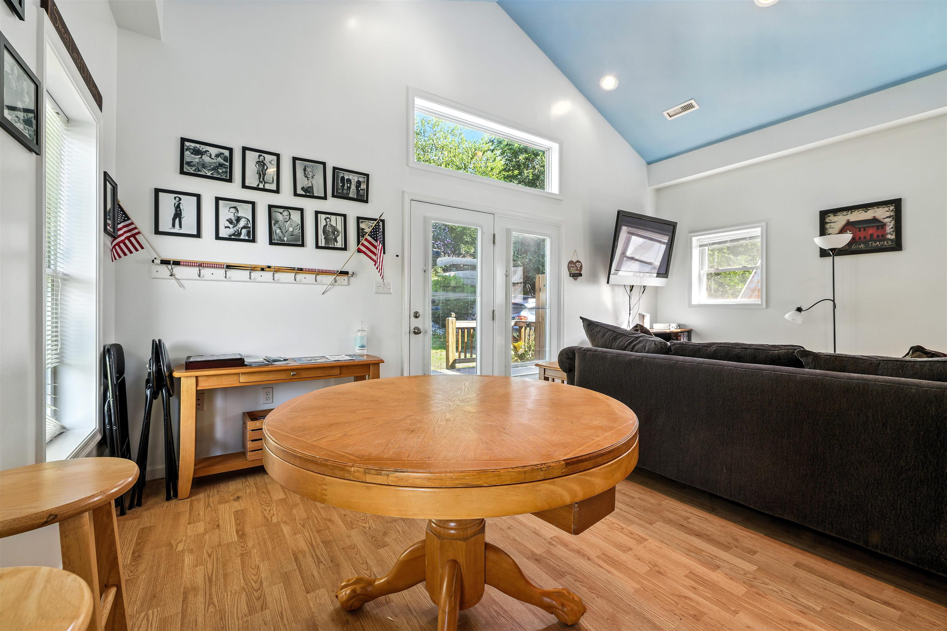 107 VIRGINIA AVE, SHENANDOAH, Virginia 22849, 2 Bedrooms Bedrooms, ,2 BathroomsBathrooms,Residential,107 VIRGINIA AVE,666721 MLS # 666721