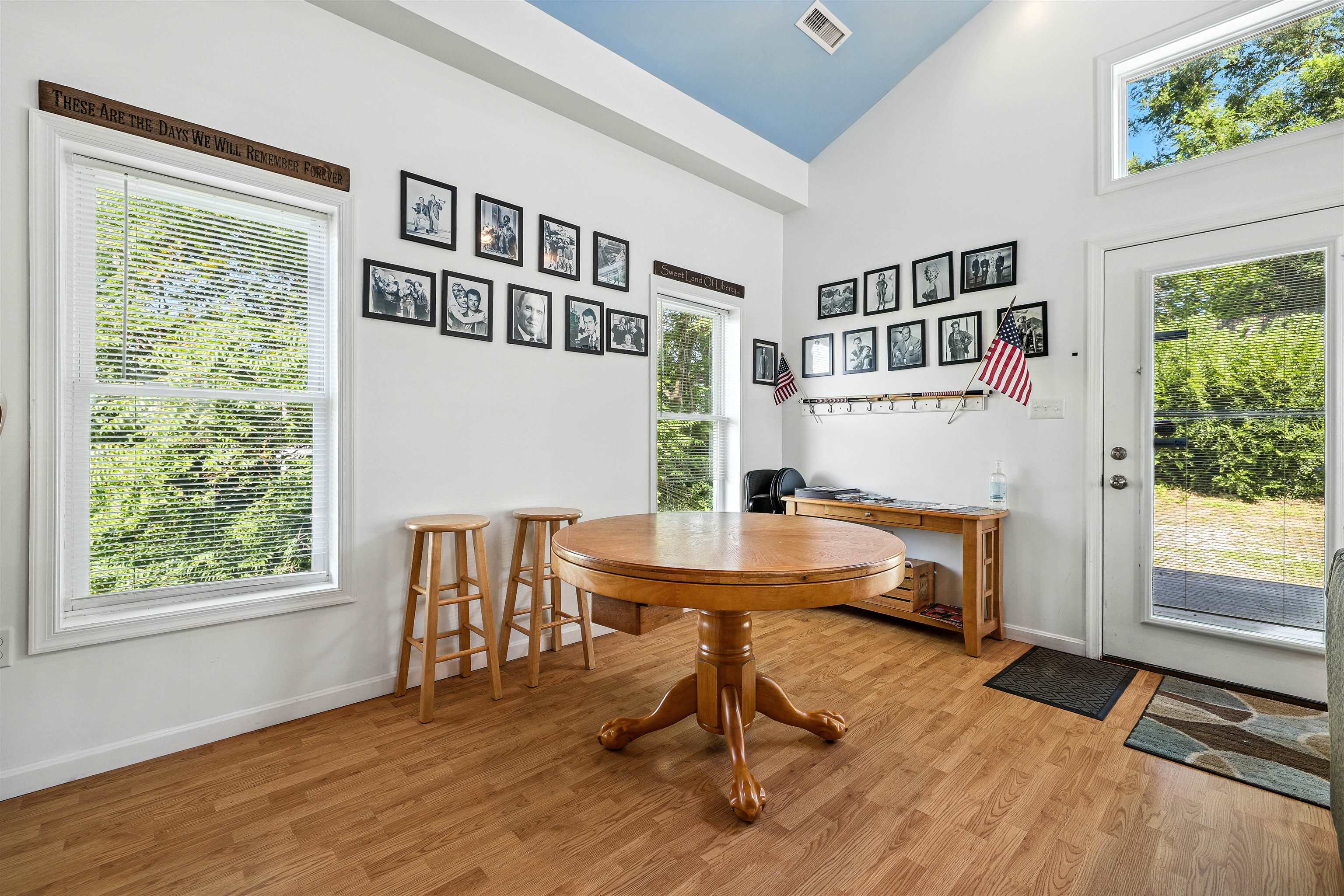 107 VIRGINIA AVE, SHENANDOAH, Virginia 22849, 2 Bedrooms Bedrooms, ,2 BathroomsBathrooms,Residential,107 VIRGINIA AVE,666721 MLS # 666721