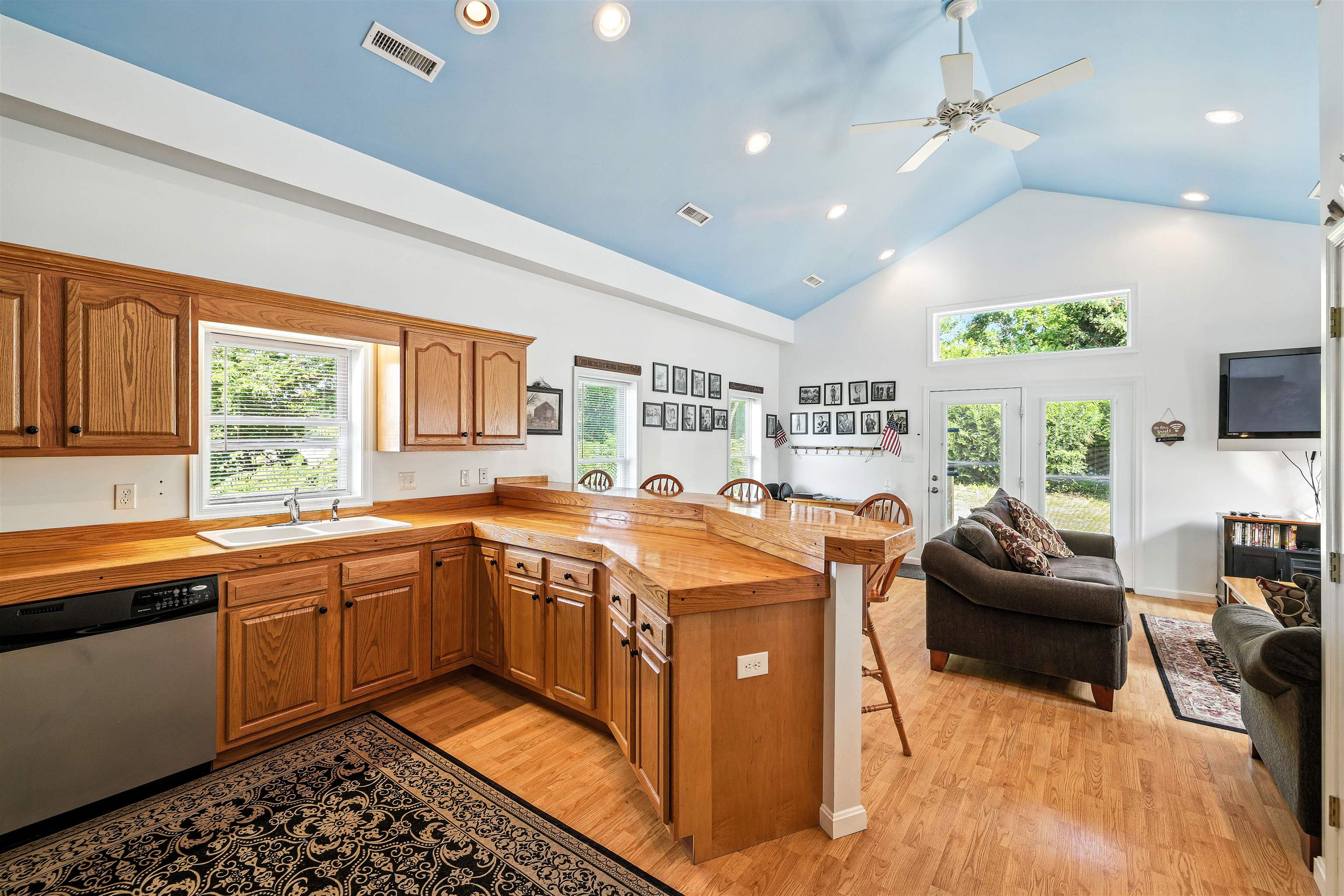107 VIRGINIA AVE, SHENANDOAH, Virginia 22849, 2 Bedrooms Bedrooms, ,2 BathroomsBathrooms,Residential,107 VIRGINIA AVE,666721 MLS # 666721