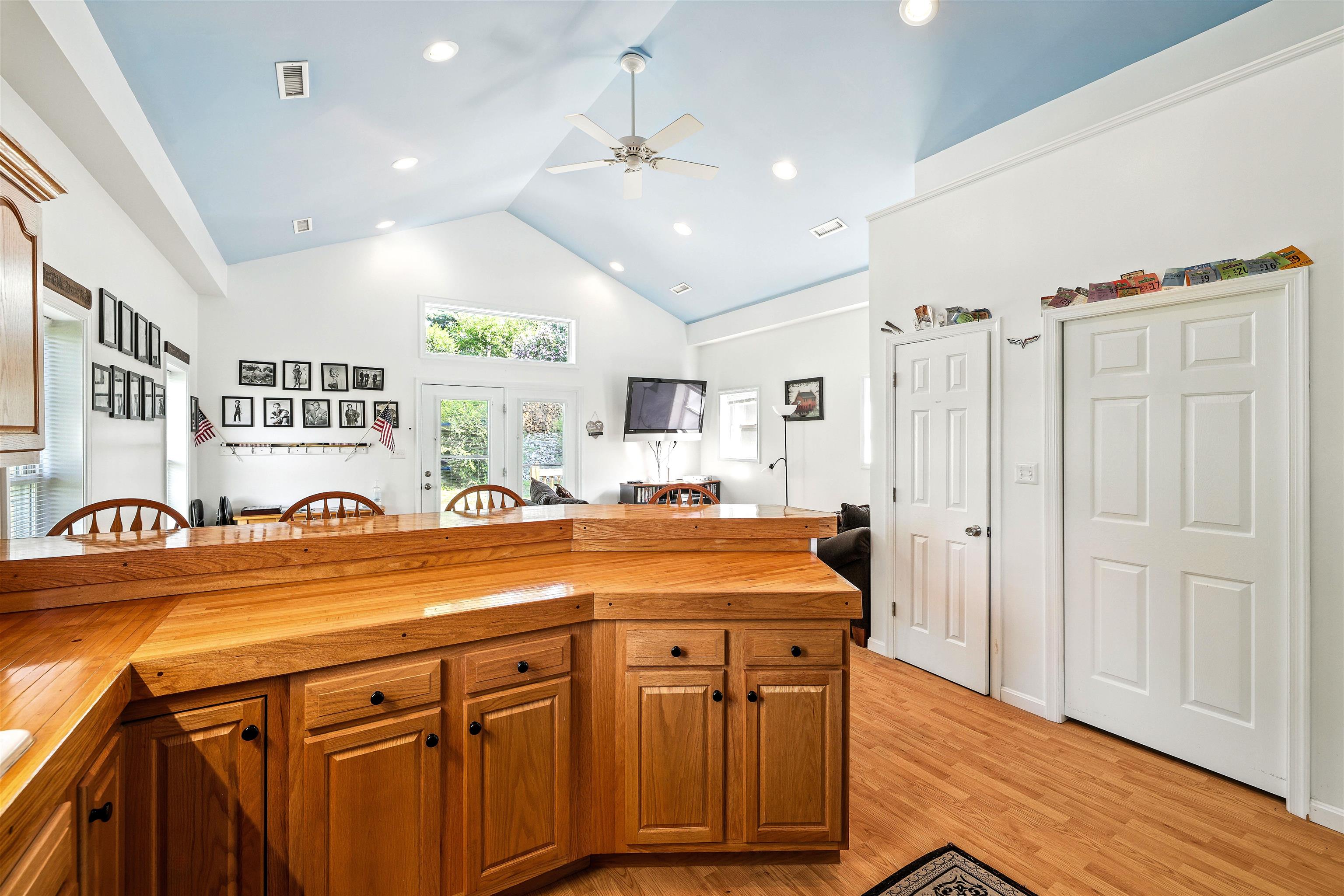 107 VIRGINIA AVE, SHENANDOAH, Virginia 22849, 2 Bedrooms Bedrooms, ,2 BathroomsBathrooms,Residential,107 VIRGINIA AVE,666721 MLS # 666721