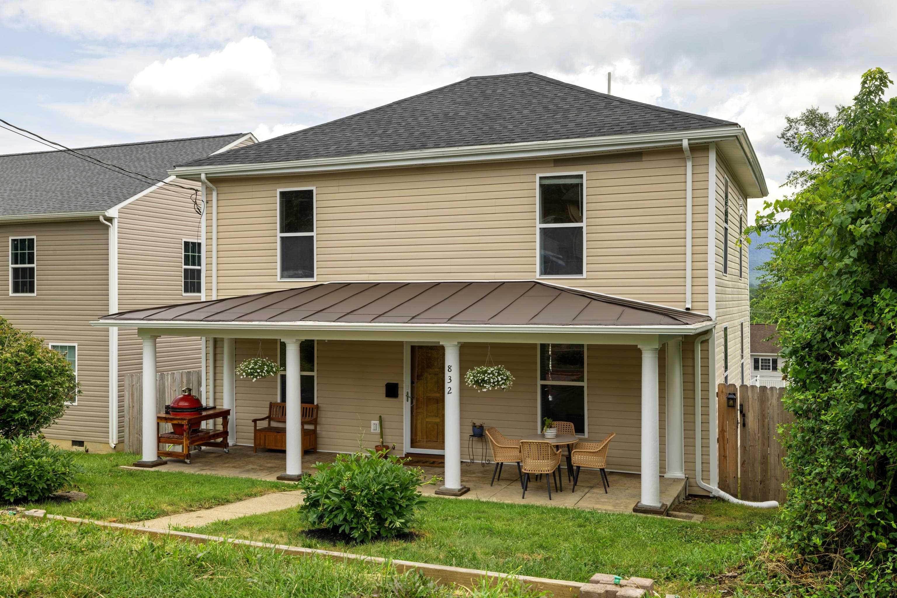 832 GRAYSON AVE, WAYNESBORO, Virginia 22980, 4 Bedrooms Bedrooms, ,2 BathroomsBathrooms,Residential,832 GRAYSON AVE,666723 MLS # 666723
