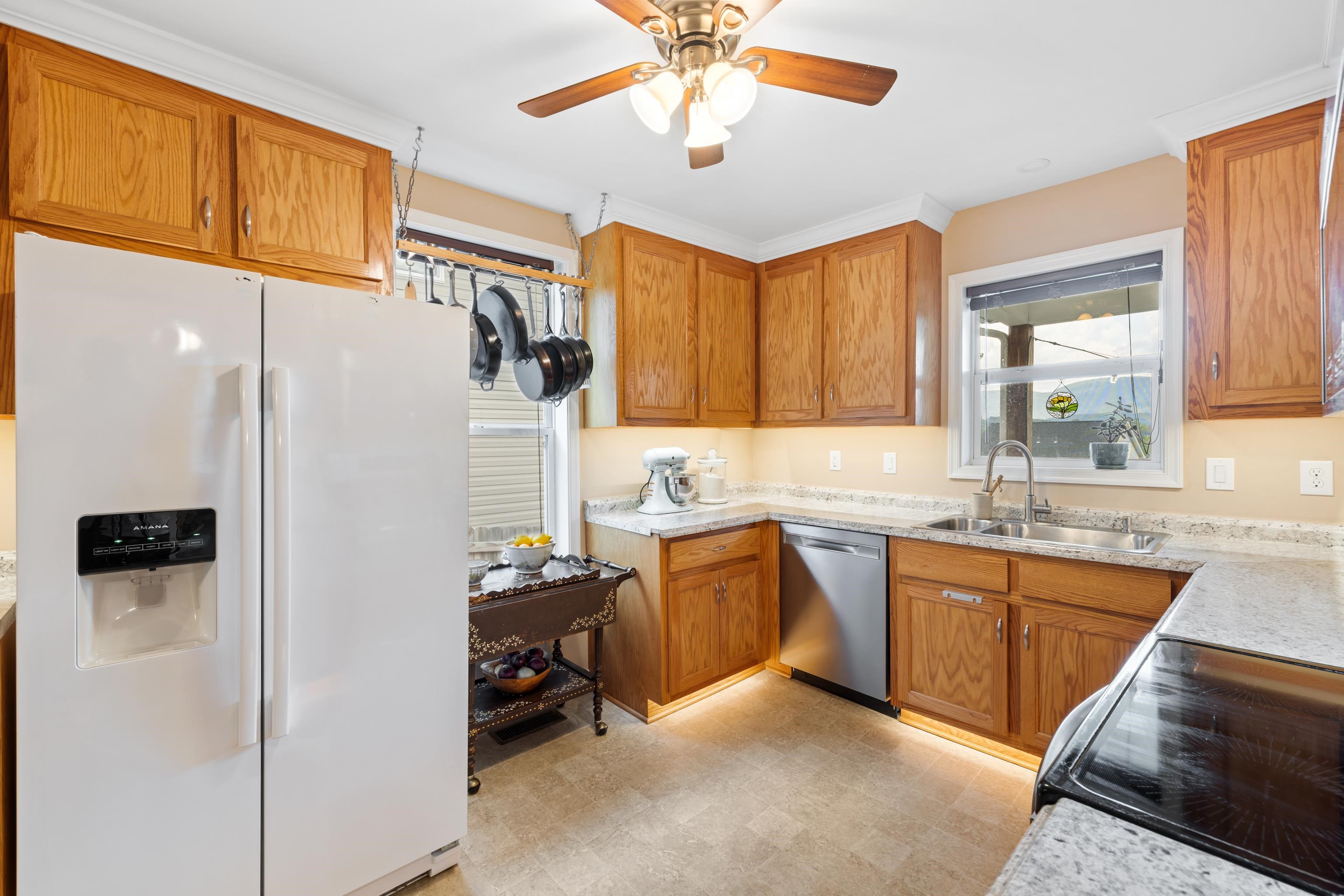 832 GRAYSON AVE, WAYNESBORO, Virginia 22980, 4 Bedrooms Bedrooms, ,2 BathroomsBathrooms,Residential,832 GRAYSON AVE,666723 MLS # 666723