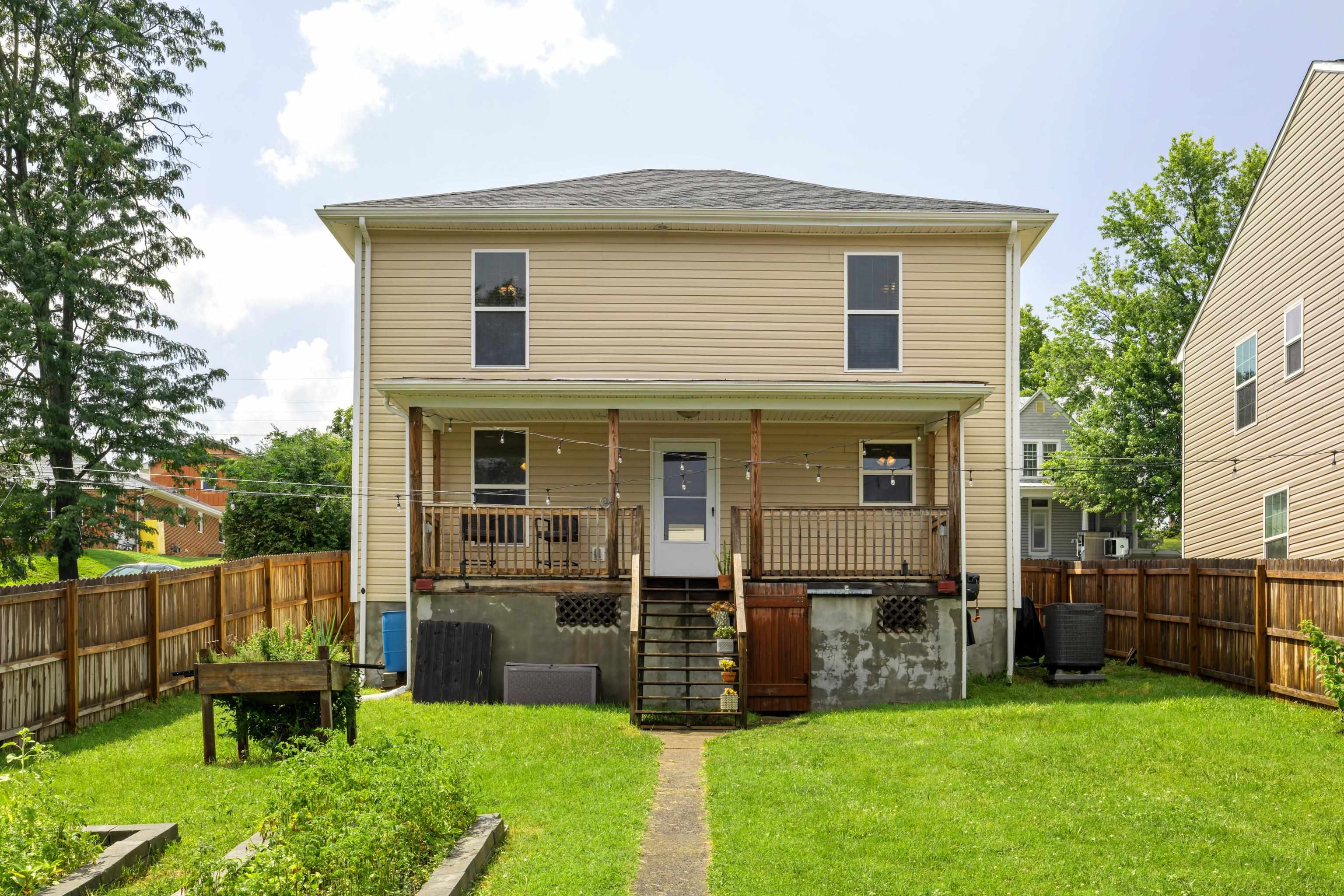 832 GRAYSON AVE, WAYNESBORO, Virginia 22980, 4 Bedrooms Bedrooms, ,2 BathroomsBathrooms,Residential,832 GRAYSON AVE,666723 MLS # 666723