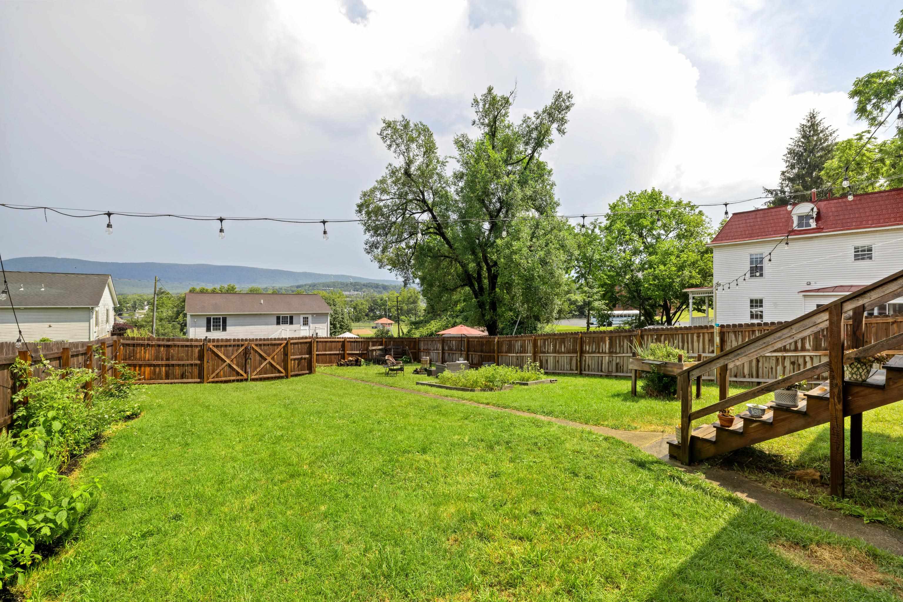 832 GRAYSON AVE, WAYNESBORO, Virginia 22980, 4 Bedrooms Bedrooms, ,2 BathroomsBathrooms,Residential,832 GRAYSON AVE,666723 MLS # 666723