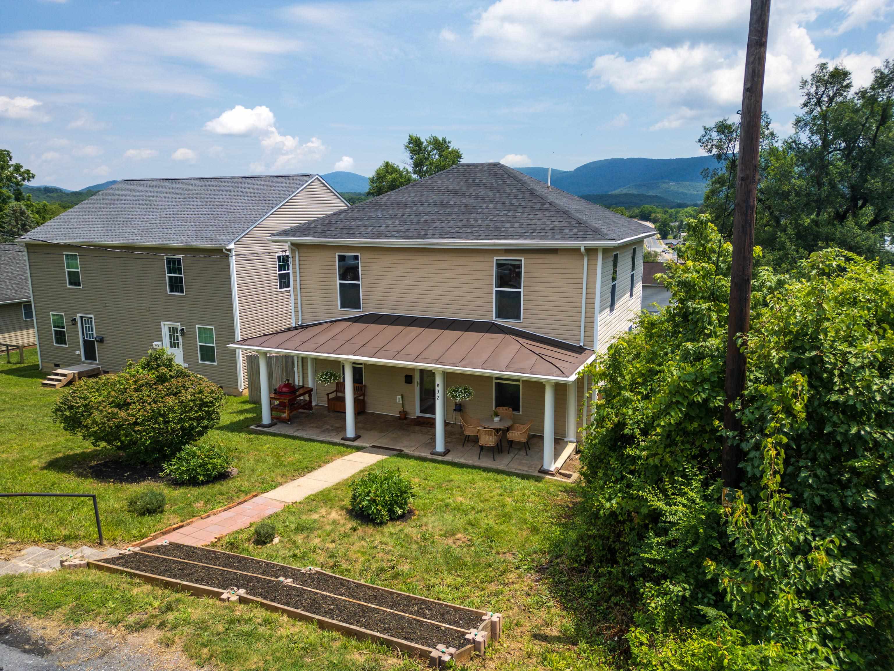 832 GRAYSON AVE, WAYNESBORO, Virginia 22980, 4 Bedrooms Bedrooms, ,2 BathroomsBathrooms,Residential,832 GRAYSON AVE,666723 MLS # 666723