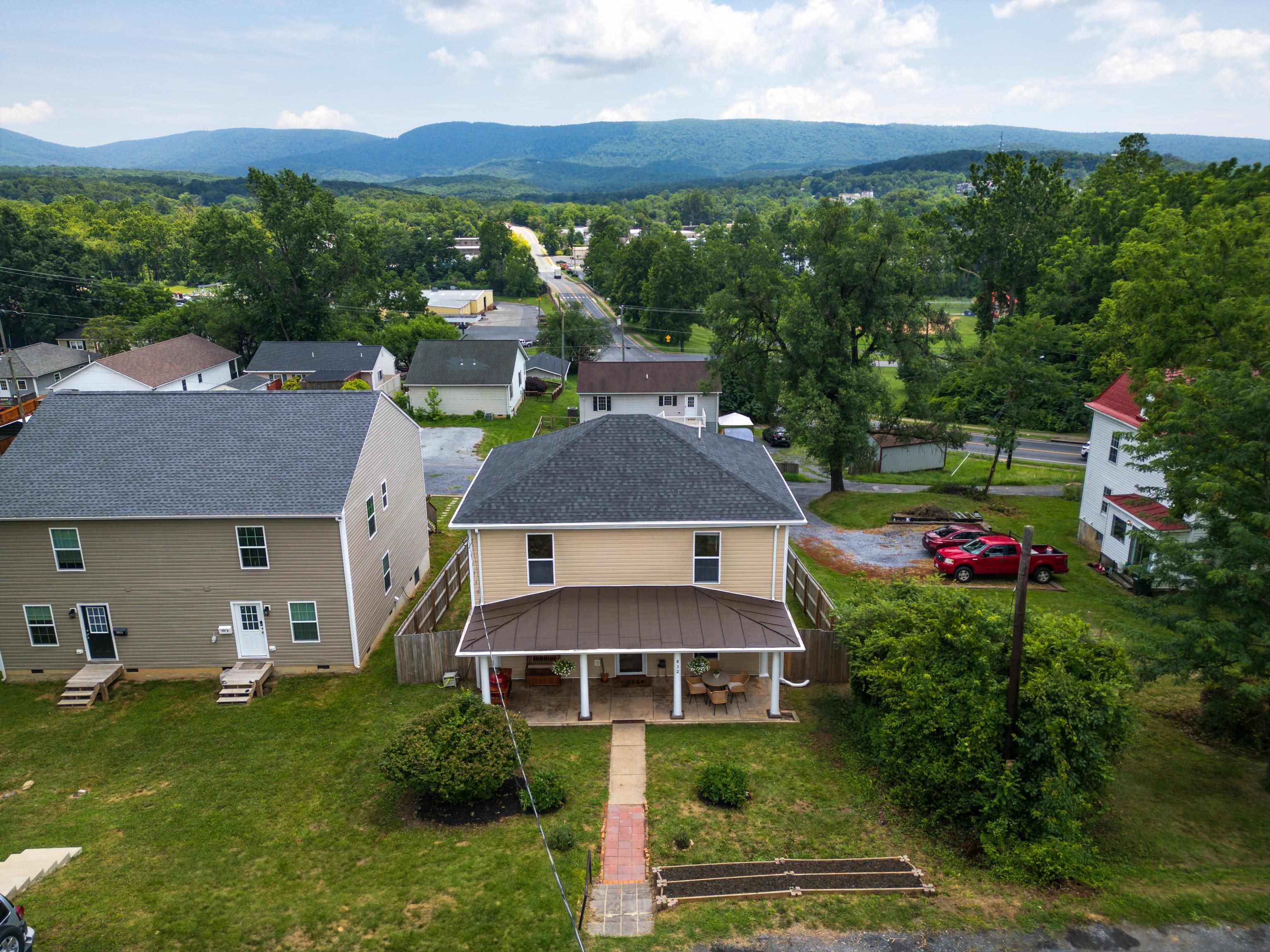 832 GRAYSON AVE, WAYNESBORO, Virginia 22980, 4 Bedrooms Bedrooms, ,2 BathroomsBathrooms,Residential,832 GRAYSON AVE,666723 MLS # 666723