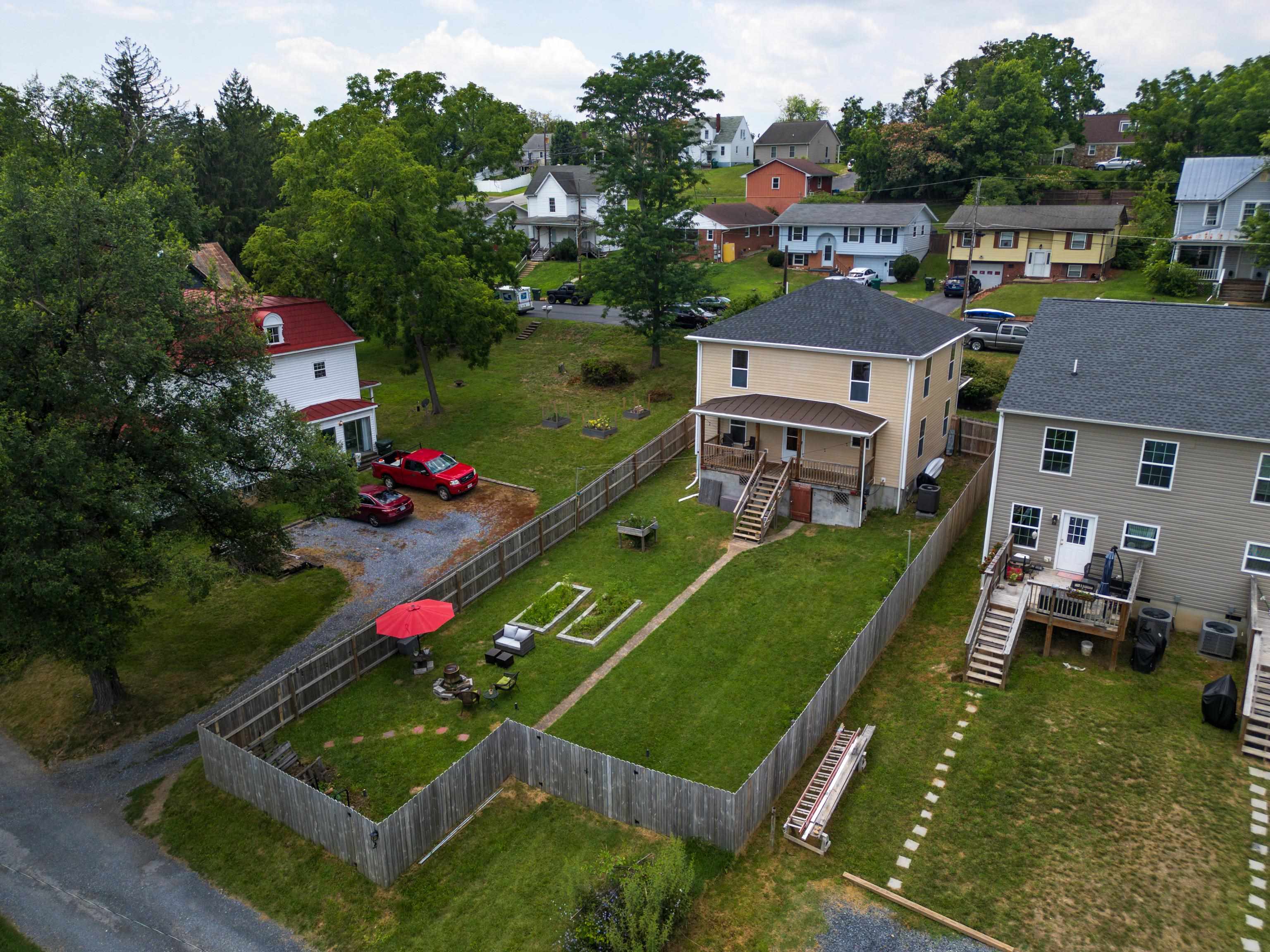 832 GRAYSON AVE, WAYNESBORO, Virginia 22980, 4 Bedrooms Bedrooms, ,2 BathroomsBathrooms,Residential,832 GRAYSON AVE,666723 MLS # 666723
