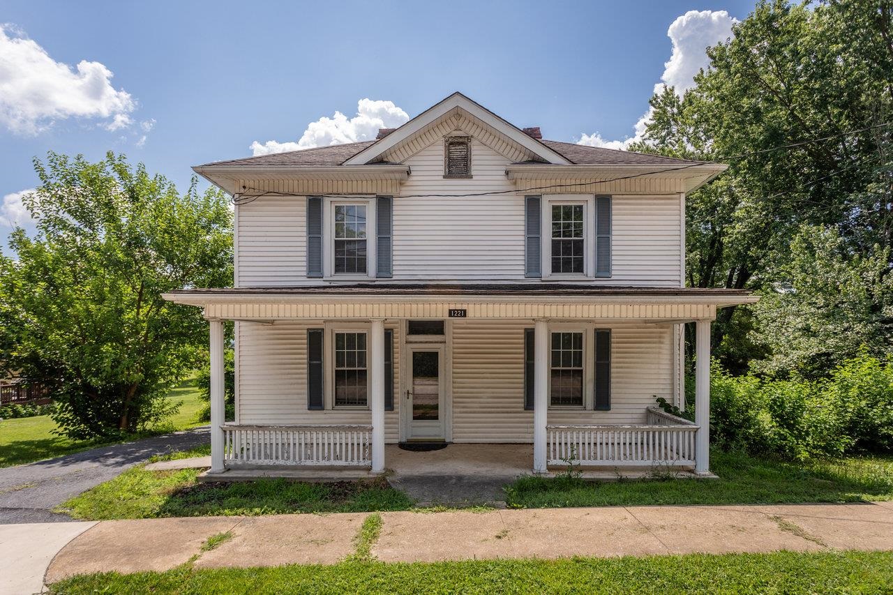 1221 KEEZLETOWN RD, WEYERS CAVE, Virginia 24486, 3 Bedrooms Bedrooms, ,1 BathroomBathrooms,Residential,1221 KEEZLETOWN RD,666733 MLS # 666733