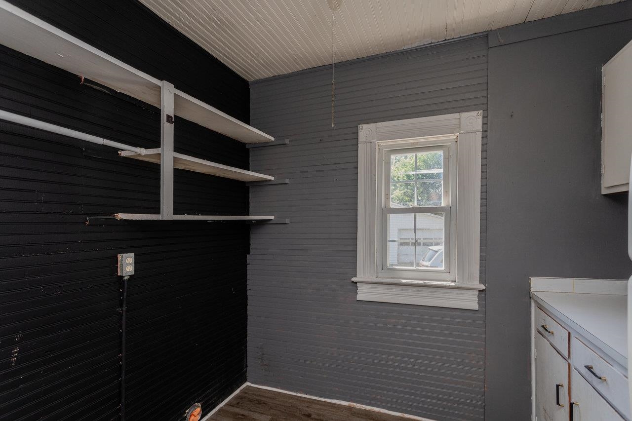 1221 KEEZLETOWN RD, WEYERS CAVE, Virginia 24486, 3 Bedrooms Bedrooms, ,1 BathroomBathrooms,Residential,1221 KEEZLETOWN RD,666733 MLS # 666733