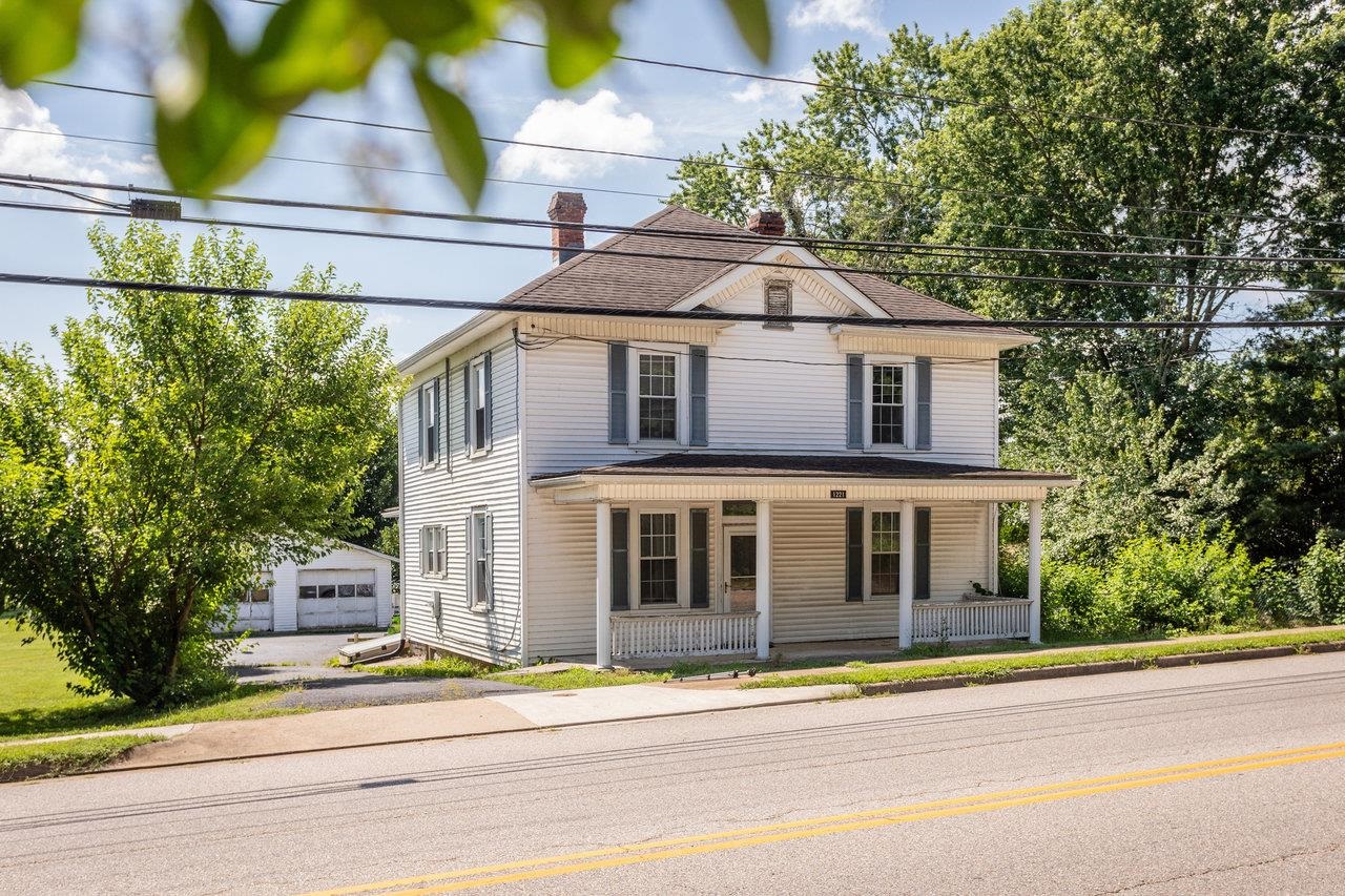 1221 KEEZLETOWN RD, WEYERS CAVE, Virginia 24486, 3 Bedrooms Bedrooms, ,1 BathroomBathrooms,Residential,1221 KEEZLETOWN RD,666733 MLS # 666733