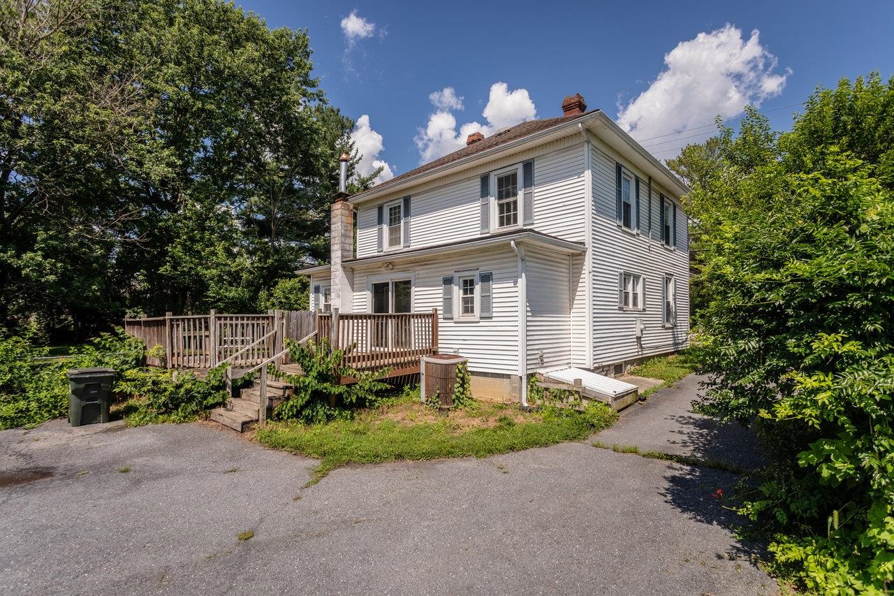 1221 KEEZLETOWN RD, WEYERS CAVE, Virginia 24486, 3 Bedrooms Bedrooms, ,1 BathroomBathrooms,Residential,1221 KEEZLETOWN RD,666733 MLS # 666733