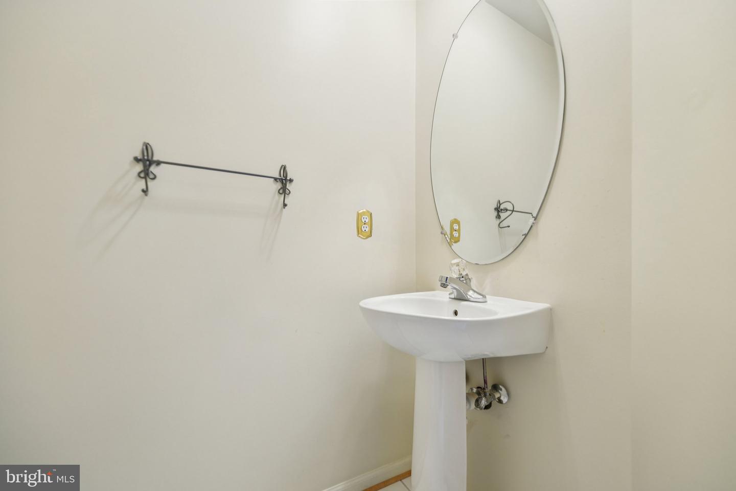 45507 TRAIL RUN TER, STERLING, Virginia 20164, 3 Bedrooms Bedrooms, ,2 BathroomsBathrooms,Residential,For sale,45507 TRAIL RUN TER,VALO2097666 MLS # VALO2097666