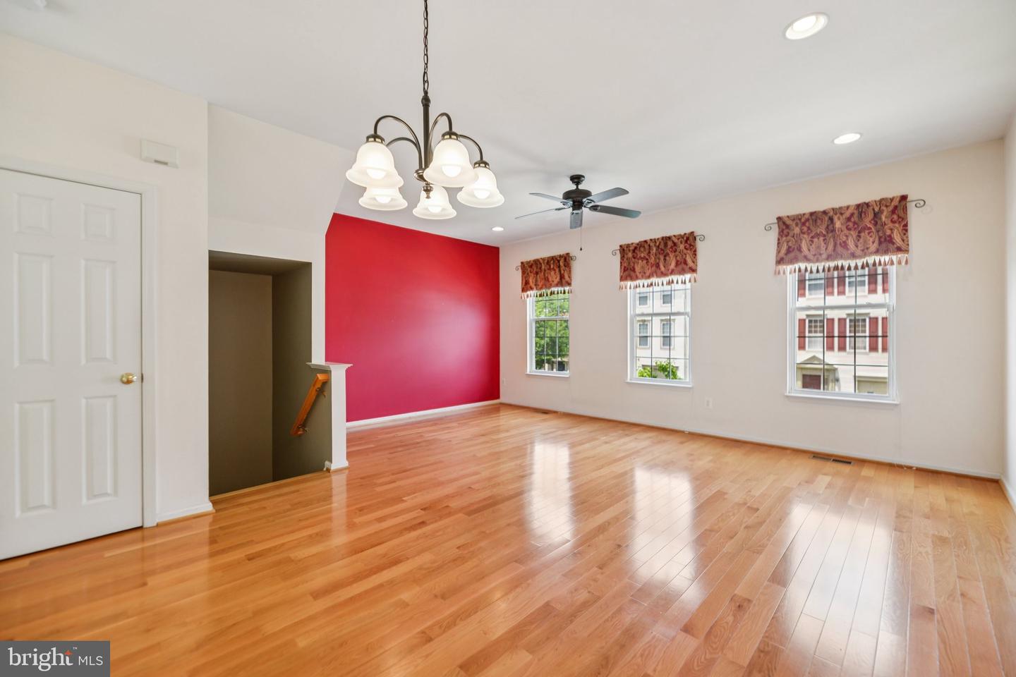 45507 TRAIL RUN TER, STERLING, Virginia 20164, 3 Bedrooms Bedrooms, ,2 BathroomsBathrooms,Residential,For sale,45507 TRAIL RUN TER,VALO2097666 MLS # VALO2097666