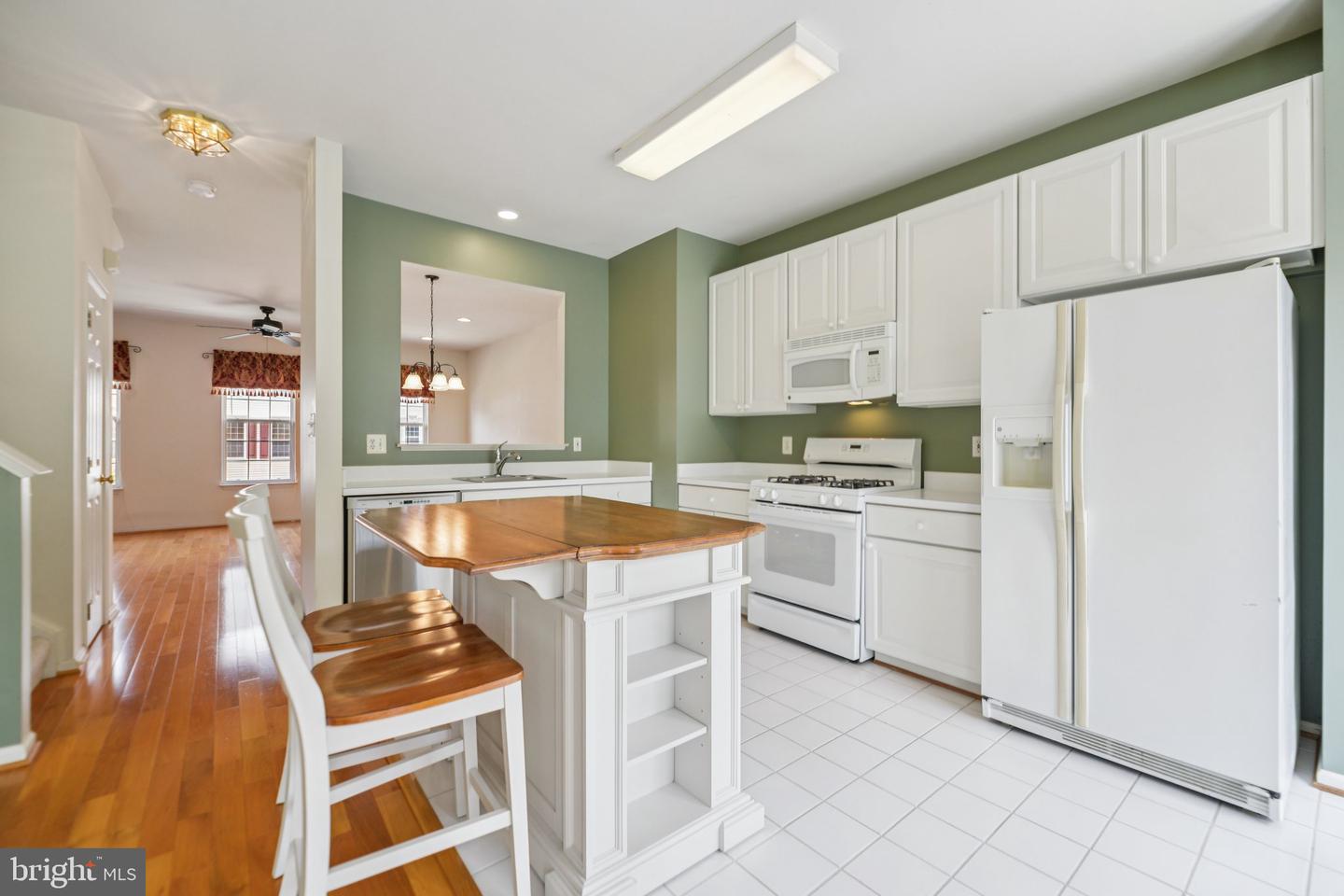 45507 TRAIL RUN TER, STERLING, Virginia 20164, 3 Bedrooms Bedrooms, ,2 BathroomsBathrooms,Residential,For sale,45507 TRAIL RUN TER,VALO2097666 MLS # VALO2097666
