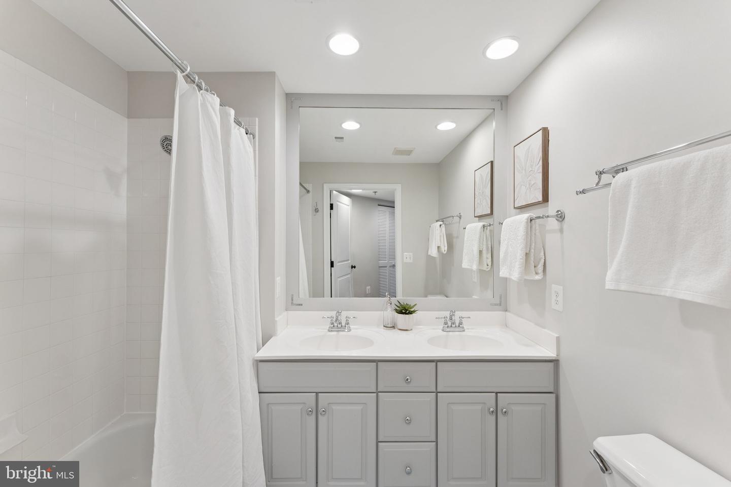 2330 14TH ST N #408, ARLINGTON, Virginia 22201, 3 Bedrooms Bedrooms, ,2 BathroomsBathrooms,Residential,For sale,2330 14TH ST N #408,VAAR2058282 MLS # VAAR2058282