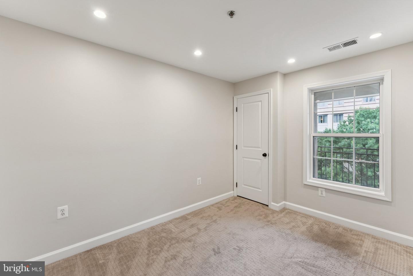2330 14TH ST N #408, ARLINGTON, Virginia 22201, 3 Bedrooms Bedrooms, ,2 BathroomsBathrooms,Residential,For sale,2330 14TH ST N #408,VAAR2058282 MLS # VAAR2058282