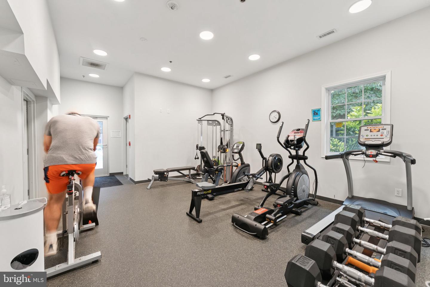 2330 14TH ST N #408, ARLINGTON, Virginia 22201, 3 Bedrooms Bedrooms, ,2 BathroomsBathrooms,Residential,For sale,2330 14TH ST N #408,VAAR2058282 MLS # VAAR2058282