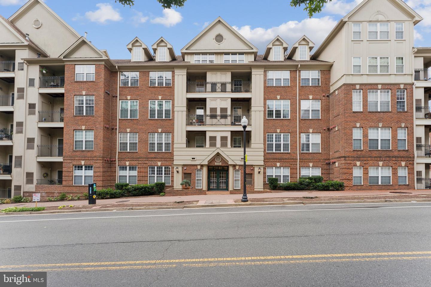 2330 14TH ST N #408, ARLINGTON, Virginia 22201, 3 Bedrooms Bedrooms, ,2 BathroomsBathrooms,Residential,For sale,2330 14TH ST N #408,VAAR2058282 MLS # VAAR2058282
