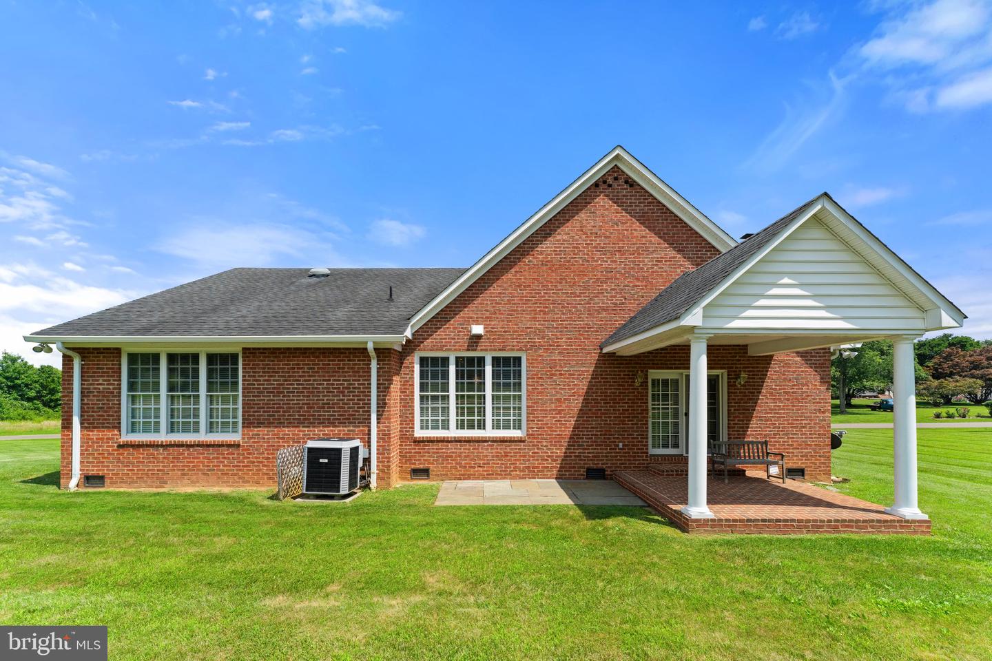 7054 LAKEVIEW DR, WARRENTON, Virginia 20187, 3 Bedrooms Bedrooms, ,2 BathroomsBathrooms,Residential,For sale,7054 LAKEVIEW DR,VAFQ2016824 MLS # VAFQ2016824