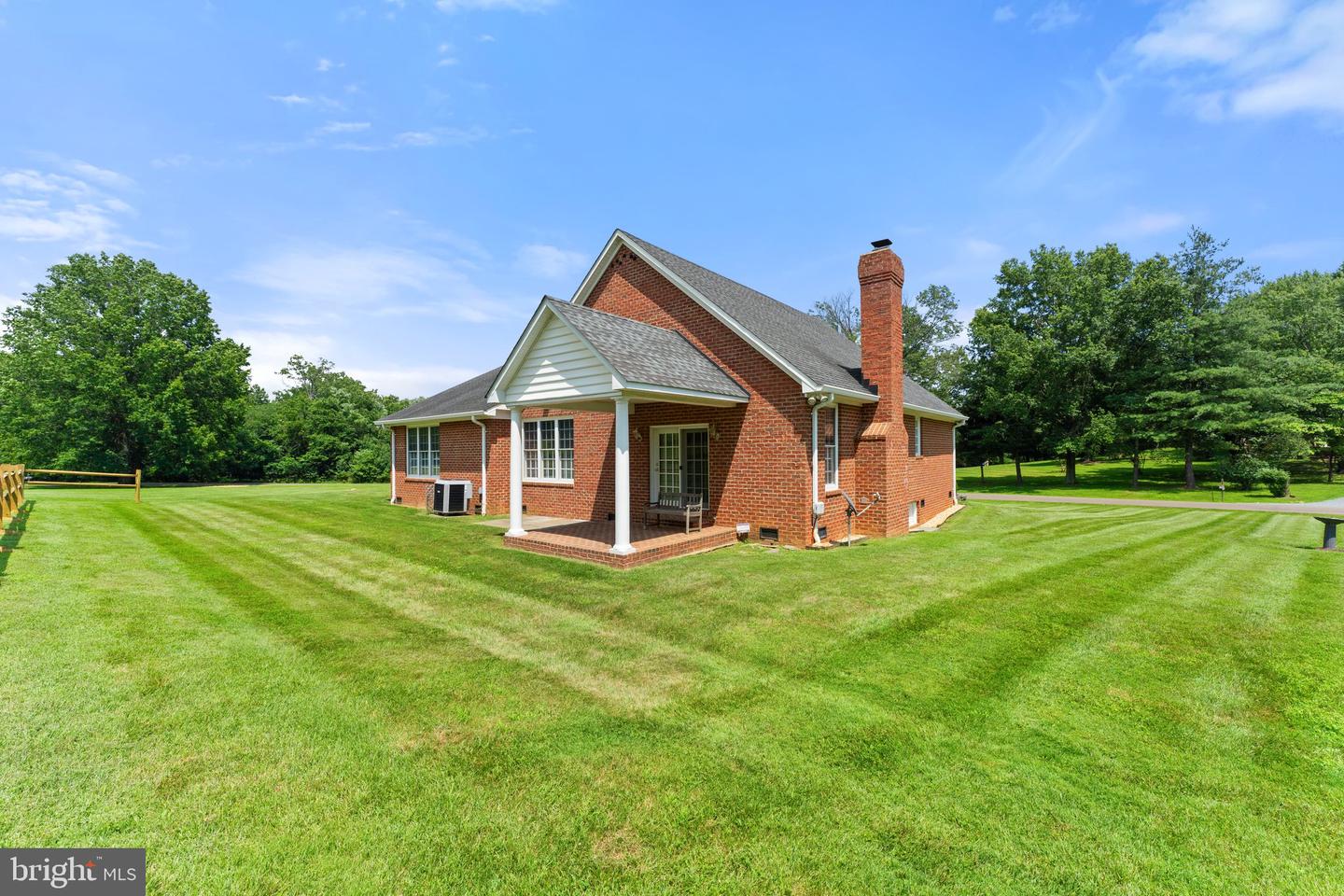 7054 LAKEVIEW DR, WARRENTON, Virginia 20187, 3 Bedrooms Bedrooms, ,2 BathroomsBathrooms,Residential,For sale,7054 LAKEVIEW DR,VAFQ2016824 MLS # VAFQ2016824
