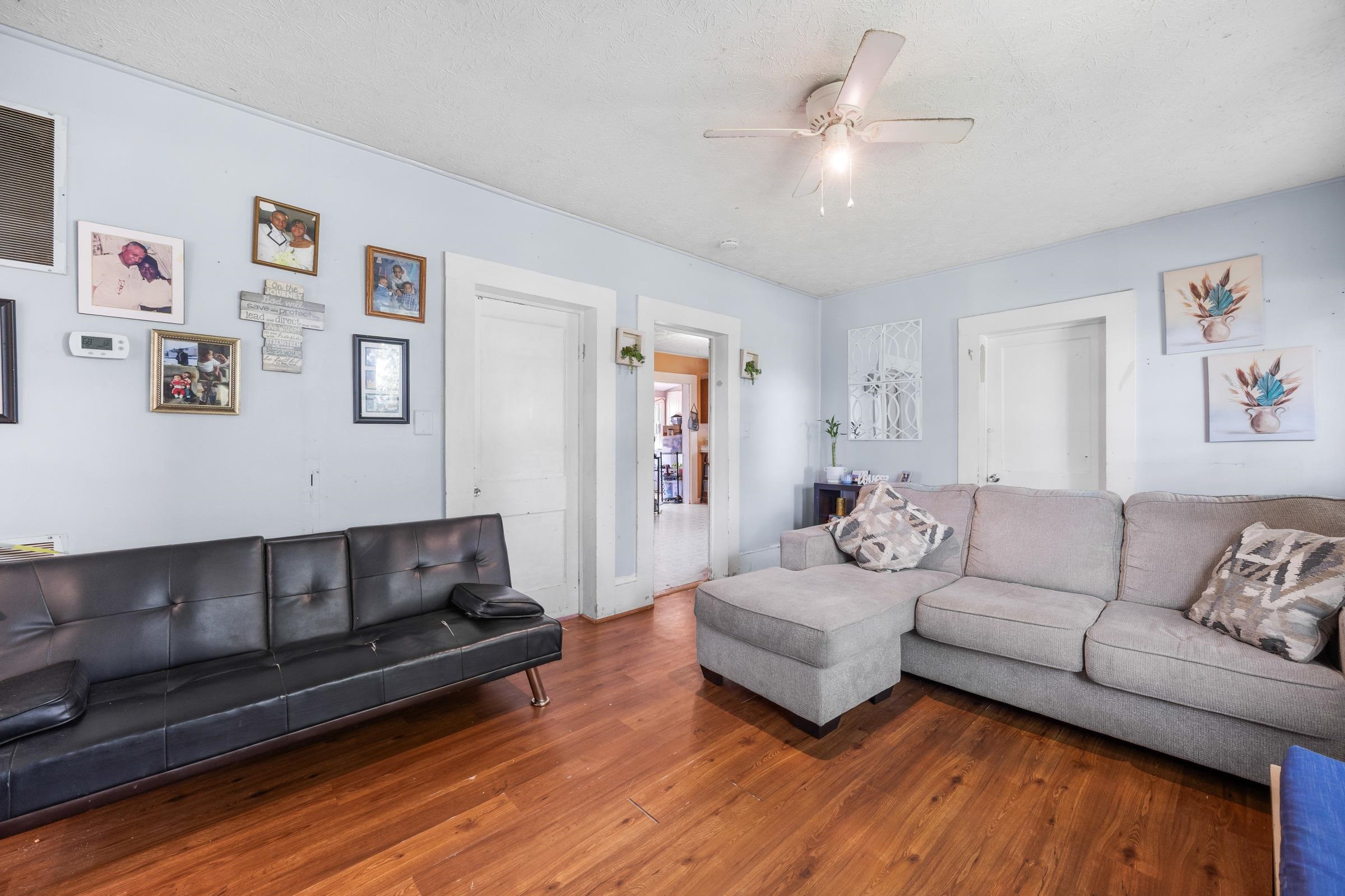 263 SECOND AVE, MOUNT JACKSON, Virginia 22842, 3 Bedrooms Bedrooms, ,2 BathroomsBathrooms,Residential,263 SECOND AVE,666762 MLS # 666762