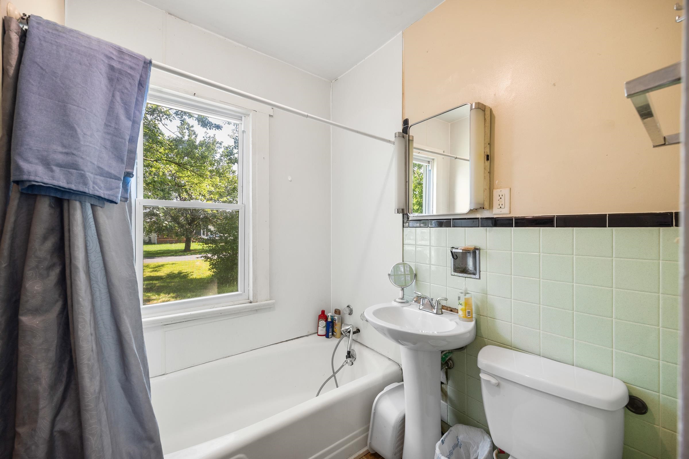 263 SECOND AVE, MOUNT JACKSON, Virginia 22842, 3 Bedrooms Bedrooms, ,2 BathroomsBathrooms,Residential,263 SECOND AVE,666762 MLS # 666762