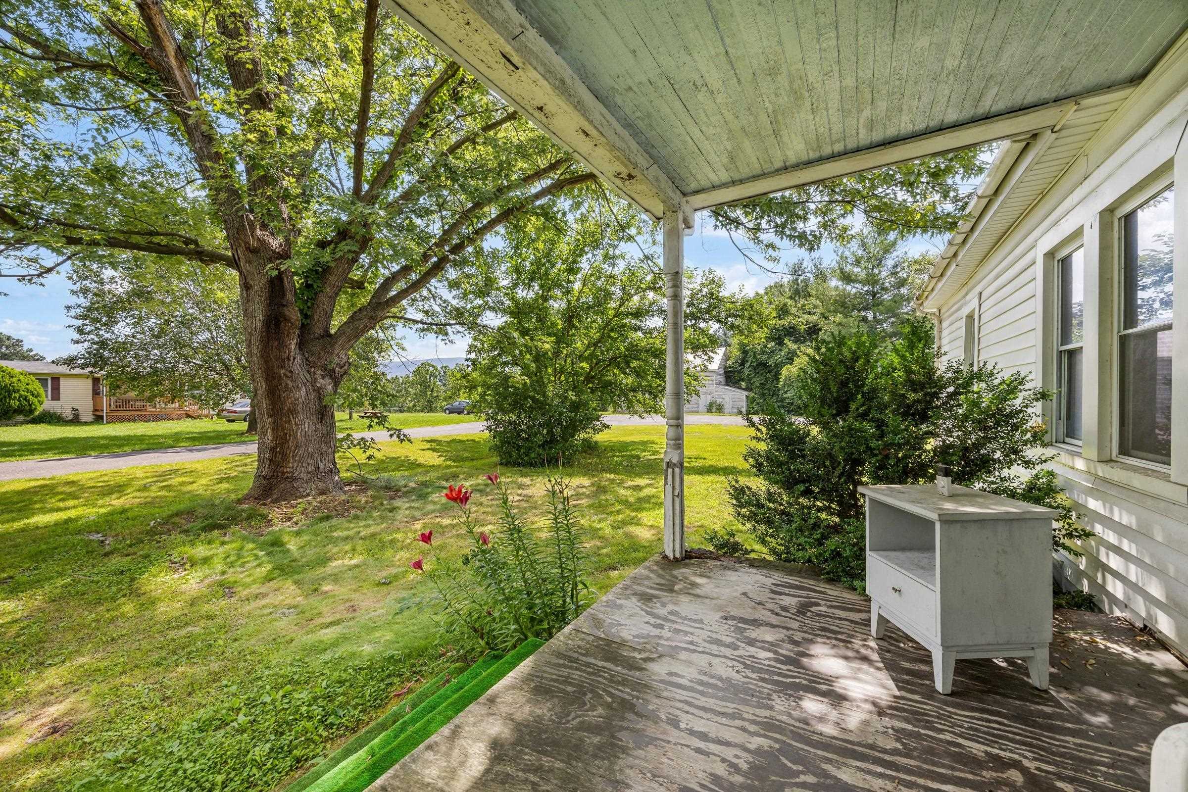 263 SECOND AVE, MOUNT JACKSON, Virginia 22842, 3 Bedrooms Bedrooms, ,2 BathroomsBathrooms,Residential,263 SECOND AVE,666762 MLS # 666762