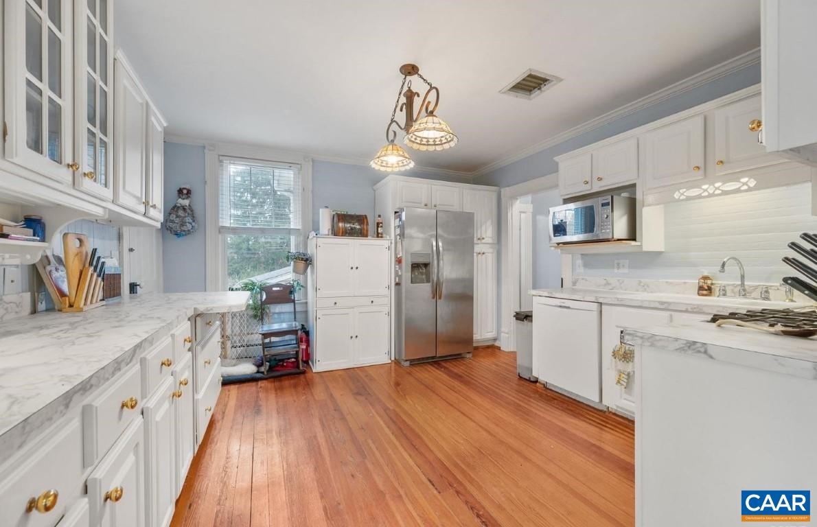805 LONGWOOD AVE, BEDFORD, Virginia 24523, 4 Bedrooms Bedrooms, ,3 BathroomsBathrooms,Residential,805 LONGWOOD AVE,666764 MLS # 666764
