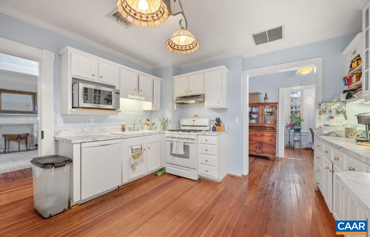 805 LONGWOOD AVE, BEDFORD, Virginia 24523, 4 Bedrooms Bedrooms, ,3 BathroomsBathrooms,Residential,805 LONGWOOD AVE,666764 MLS # 666764