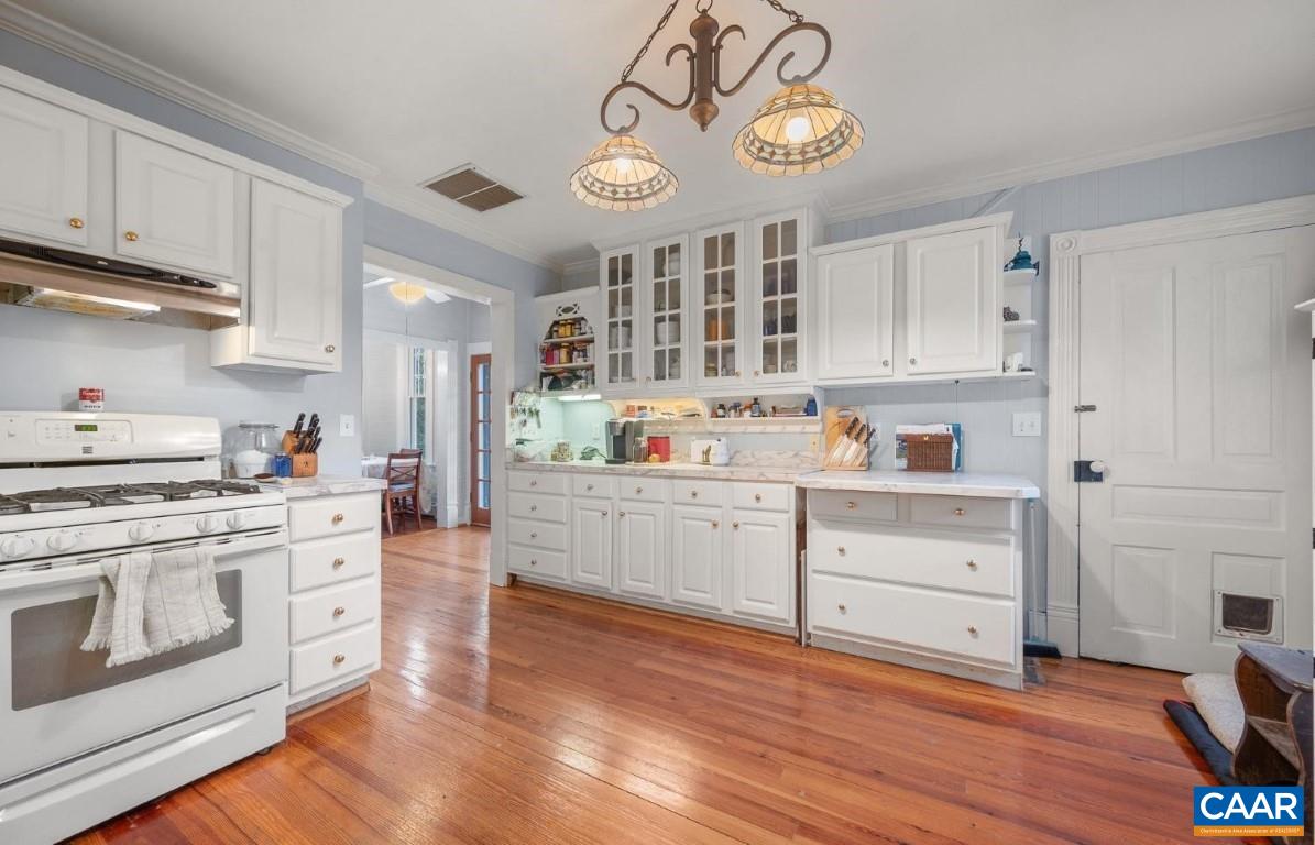 805 LONGWOOD AVE, BEDFORD, Virginia 24523, 4 Bedrooms Bedrooms, ,3 BathroomsBathrooms,Residential,805 LONGWOOD AVE,666764 MLS # 666764
