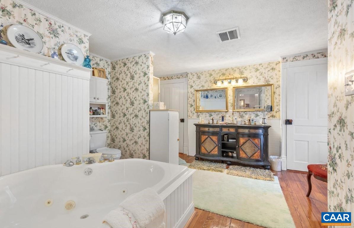 805 LONGWOOD AVE, BEDFORD, Virginia 24523, 4 Bedrooms Bedrooms, ,3 BathroomsBathrooms,Residential,805 LONGWOOD AVE,666764 MLS # 666764