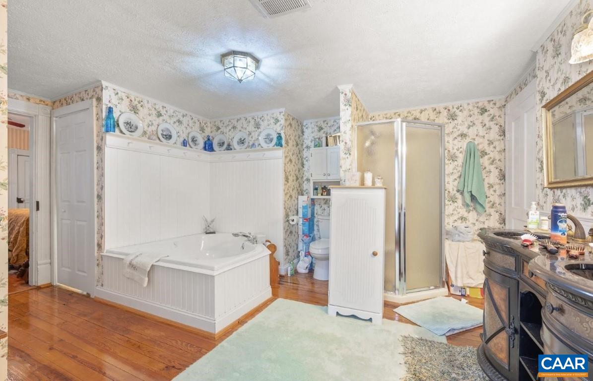 805 LONGWOOD AVE, BEDFORD, Virginia 24523, 4 Bedrooms Bedrooms, ,3 BathroomsBathrooms,Residential,805 LONGWOOD AVE,666764 MLS # 666764