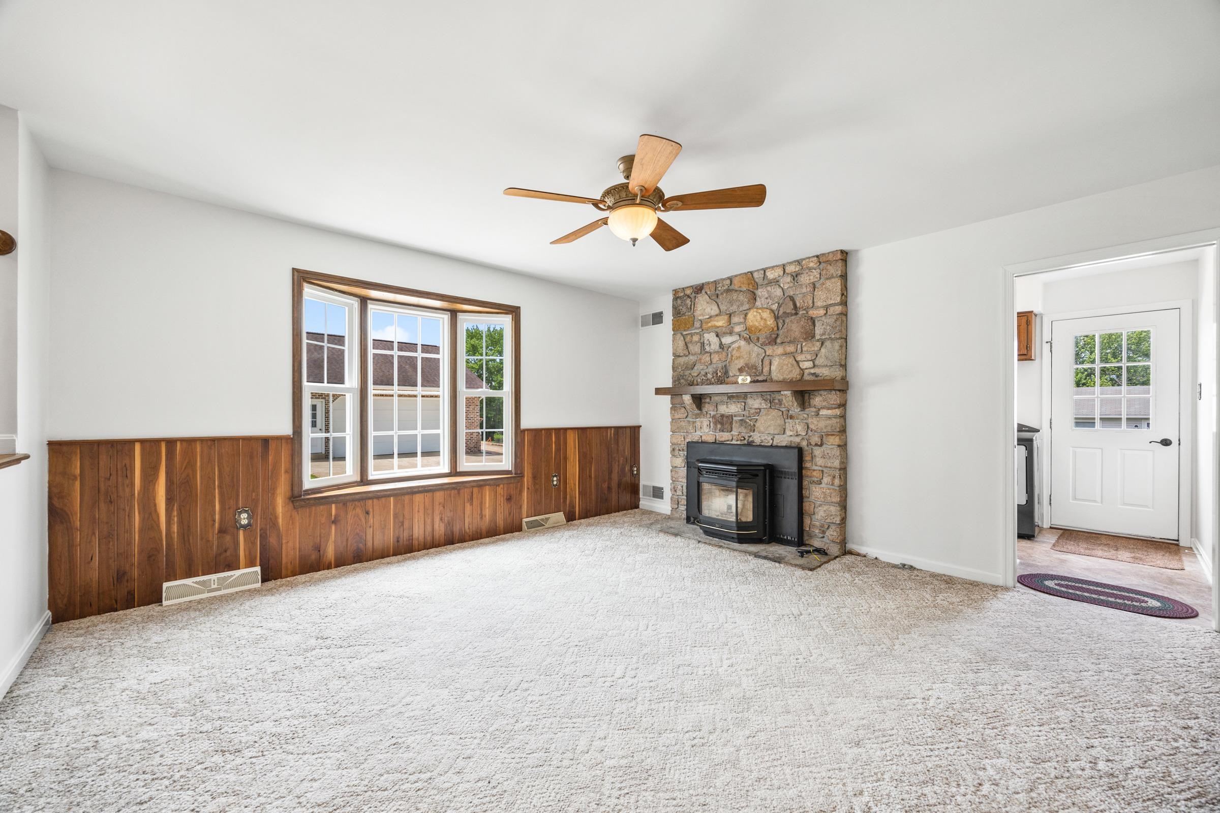336 HOLLINGSWORTH RD, WOODSTOCK, Virginia 22664, 4 Bedrooms Bedrooms, ,2 BathroomsBathrooms,Residential,336 HOLLINGSWORTH RD,666765 MLS # 666765