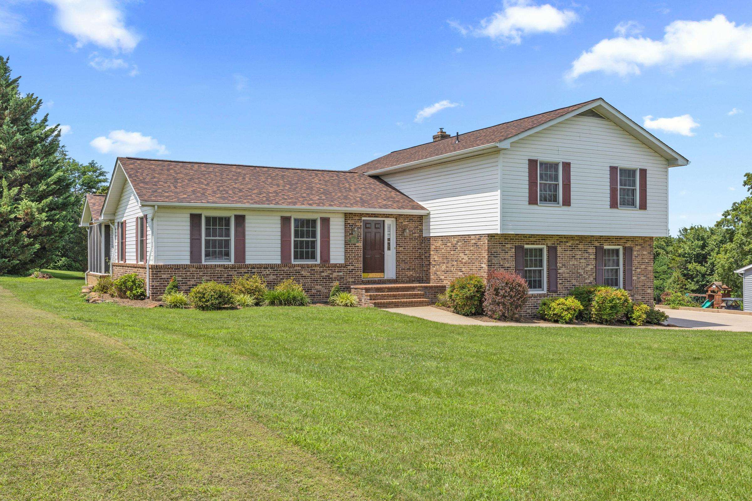 336 HOLLINGSWORTH RD, WOODSTOCK, Virginia 22664, 4 Bedrooms Bedrooms, ,2 BathroomsBathrooms,Residential,336 HOLLINGSWORTH RD,666765 MLS # 666765