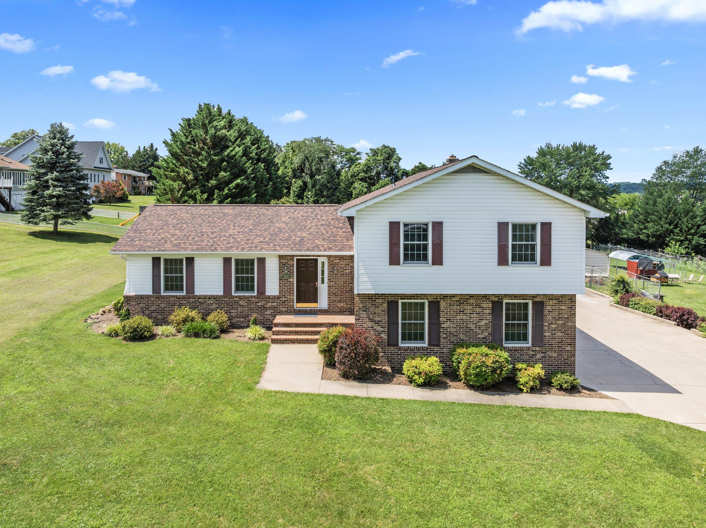 336 HOLLINGSWORTH RD, WOODSTOCK, Virginia 22664, 4 Bedrooms Bedrooms, ,2 BathroomsBathrooms,Residential,336 HOLLINGSWORTH RD,666765 MLS # 666765