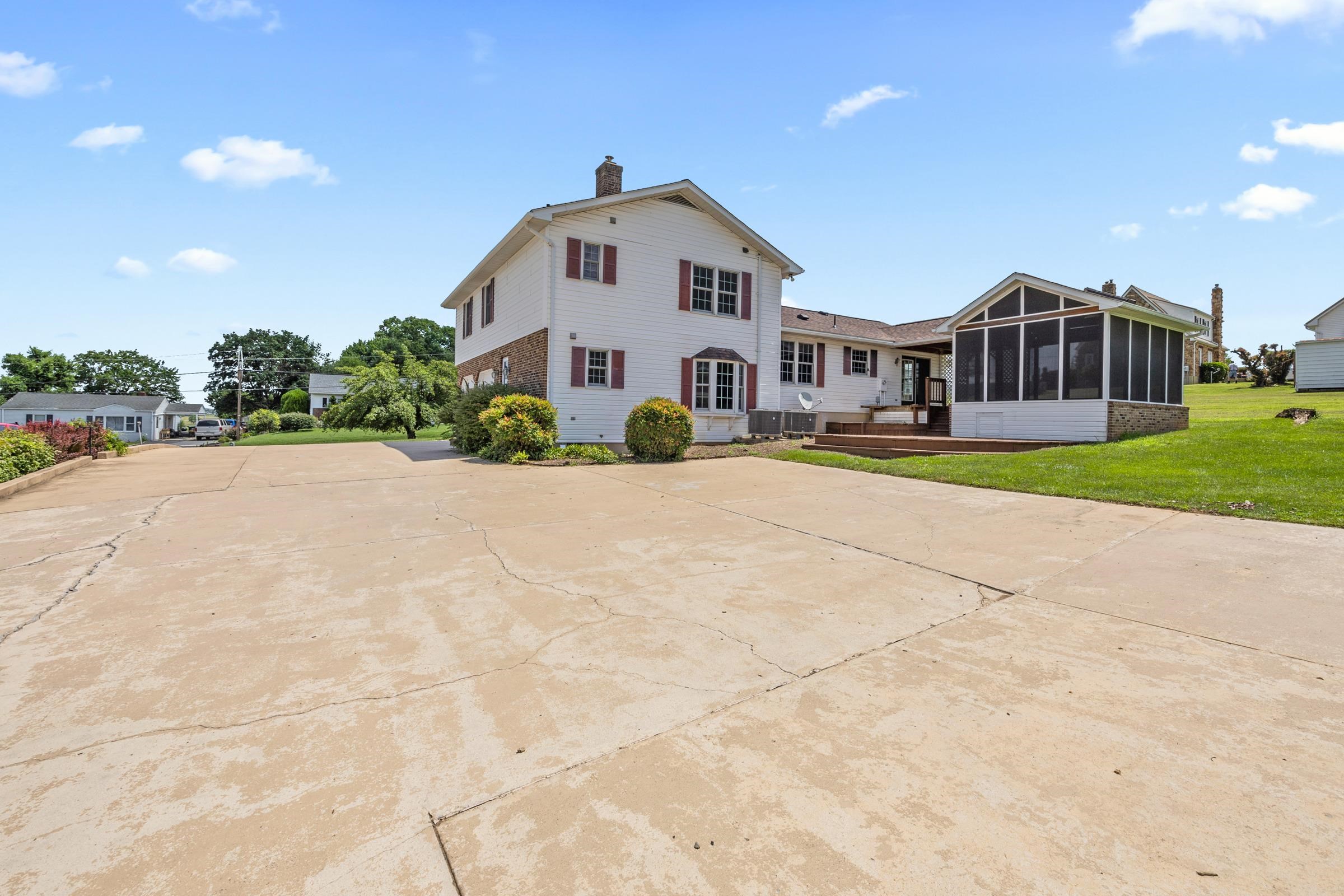 336 HOLLINGSWORTH RD, WOODSTOCK, Virginia 22664, 4 Bedrooms Bedrooms, ,2 BathroomsBathrooms,Residential,336 HOLLINGSWORTH RD,666765 MLS # 666765