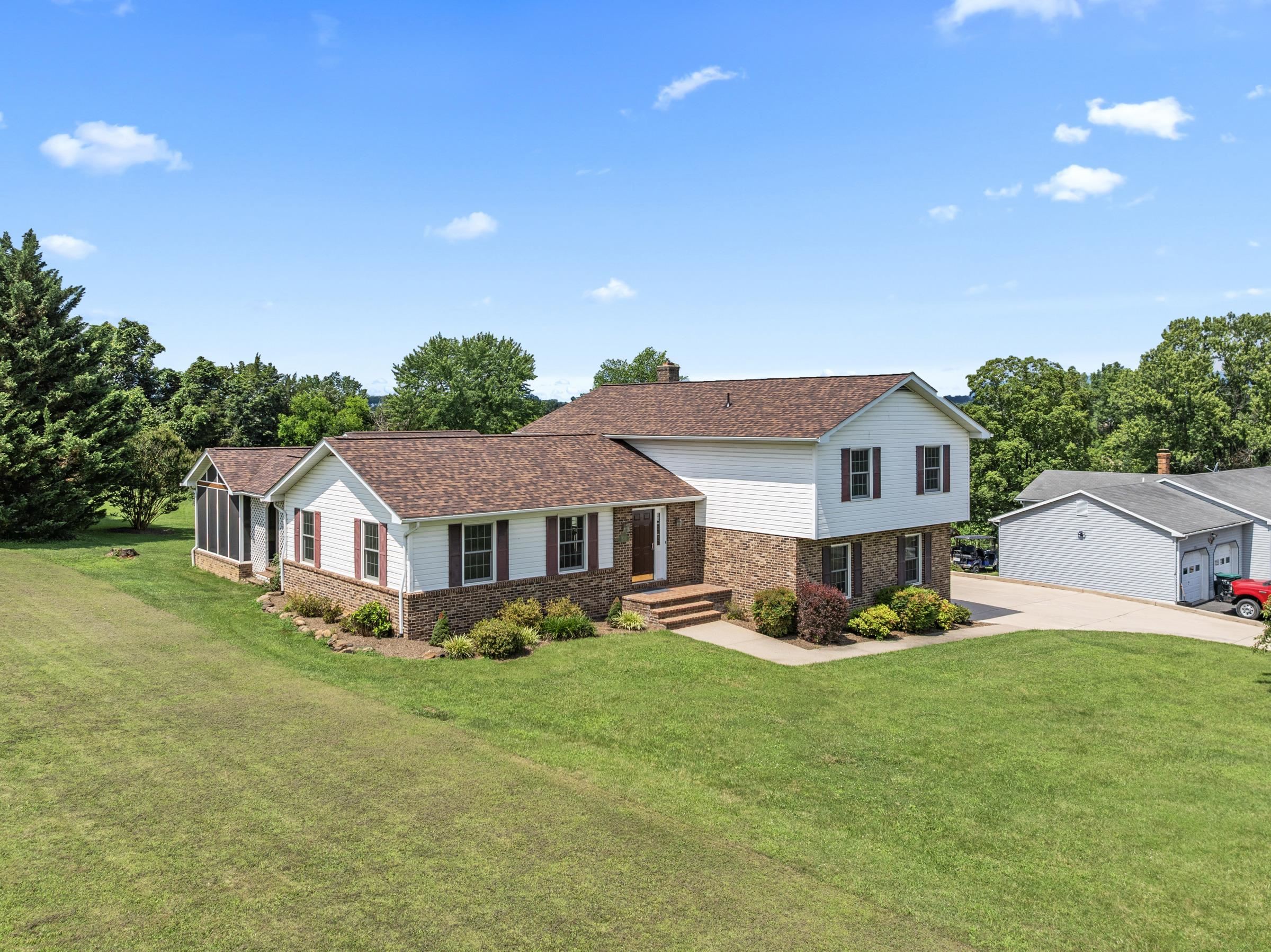 336 HOLLINGSWORTH RD, WOODSTOCK, Virginia 22664, 4 Bedrooms Bedrooms, ,2 BathroomsBathrooms,Residential,336 HOLLINGSWORTH RD,666765 MLS # 666765