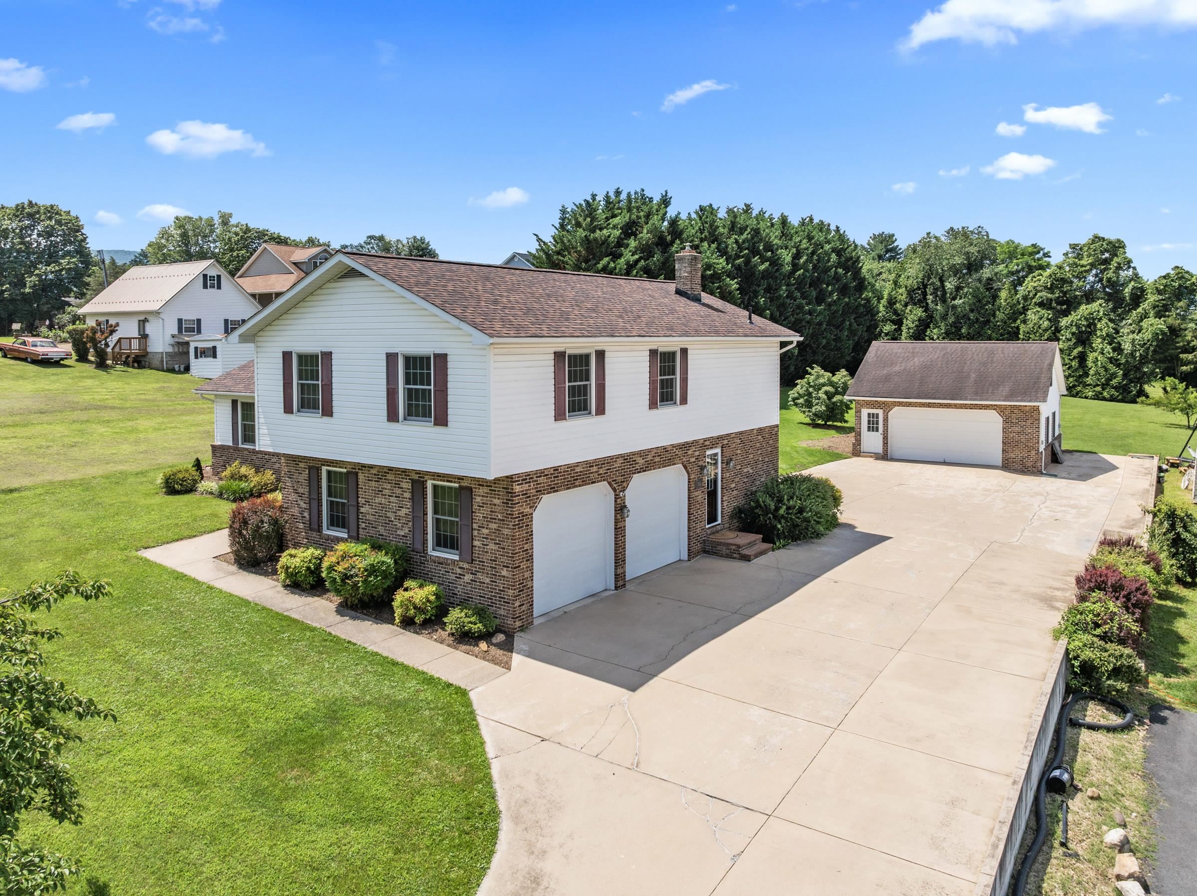 336 HOLLINGSWORTH RD, WOODSTOCK, Virginia 22664, 4 Bedrooms Bedrooms, ,2 BathroomsBathrooms,Residential,336 HOLLINGSWORTH RD,666765 MLS # 666765