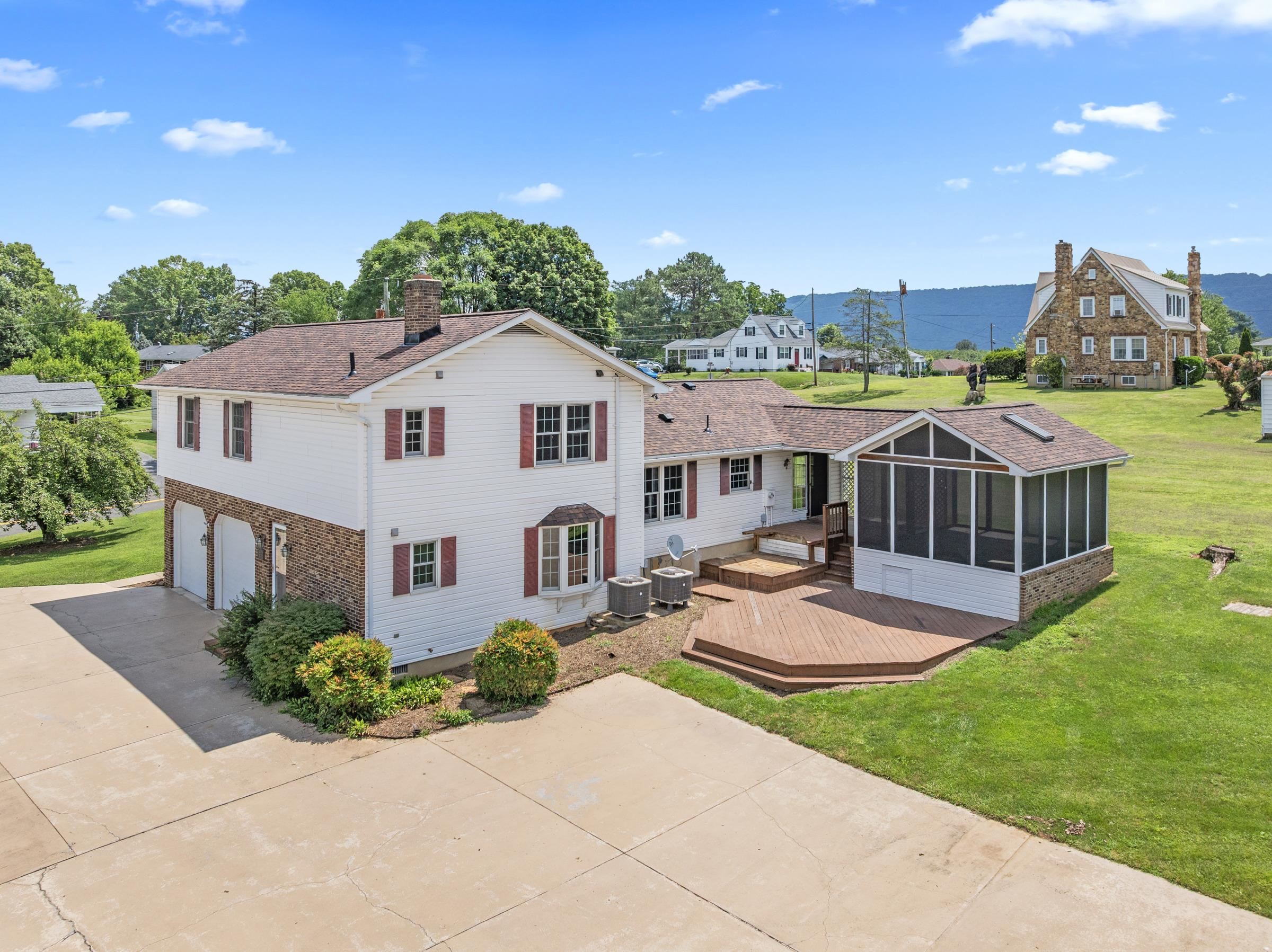 336 HOLLINGSWORTH RD, WOODSTOCK, Virginia 22664, 4 Bedrooms Bedrooms, ,2 BathroomsBathrooms,Residential,336 HOLLINGSWORTH RD,666765 MLS # 666765