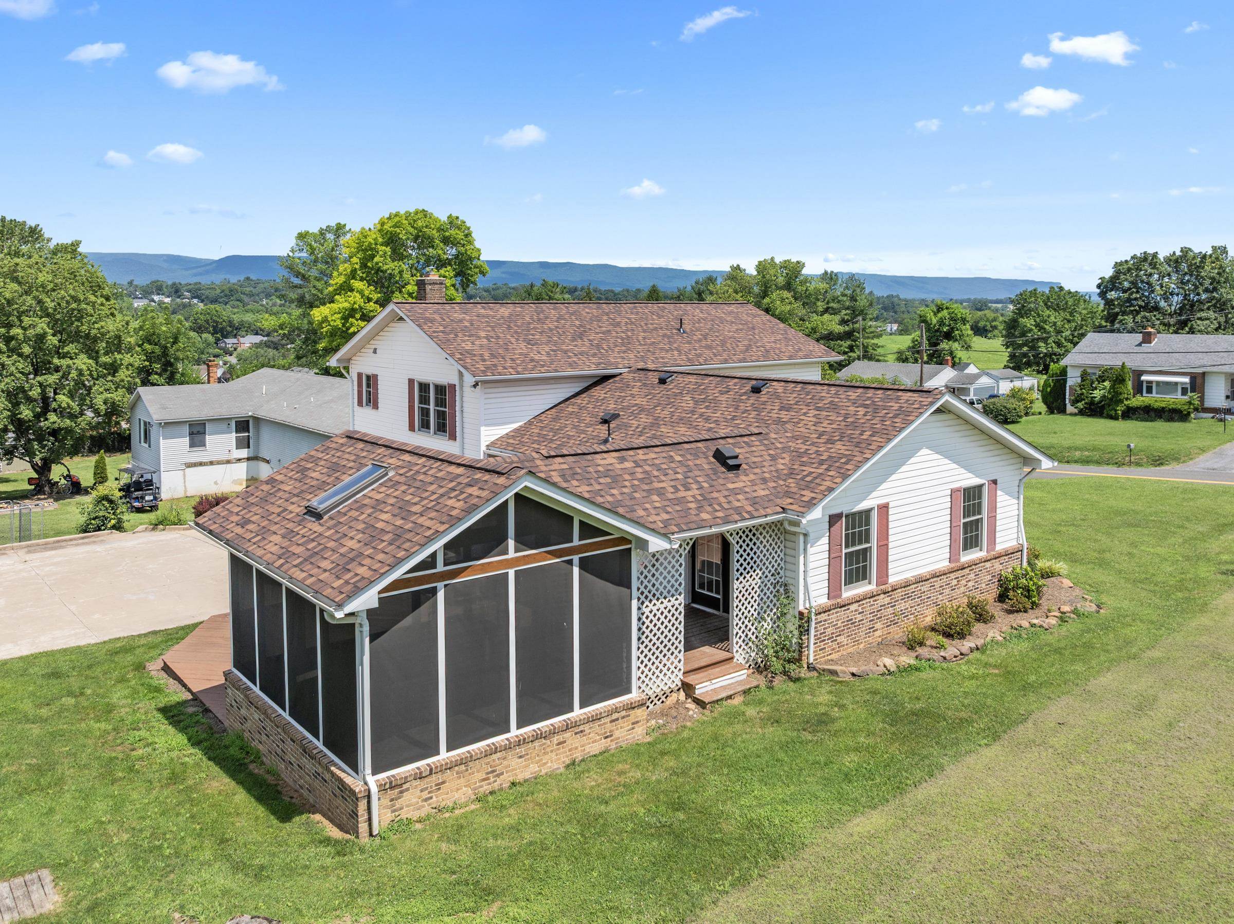 336 HOLLINGSWORTH RD, WOODSTOCK, Virginia 22664, 4 Bedrooms Bedrooms, ,2 BathroomsBathrooms,Residential,336 HOLLINGSWORTH RD,666765 MLS # 666765