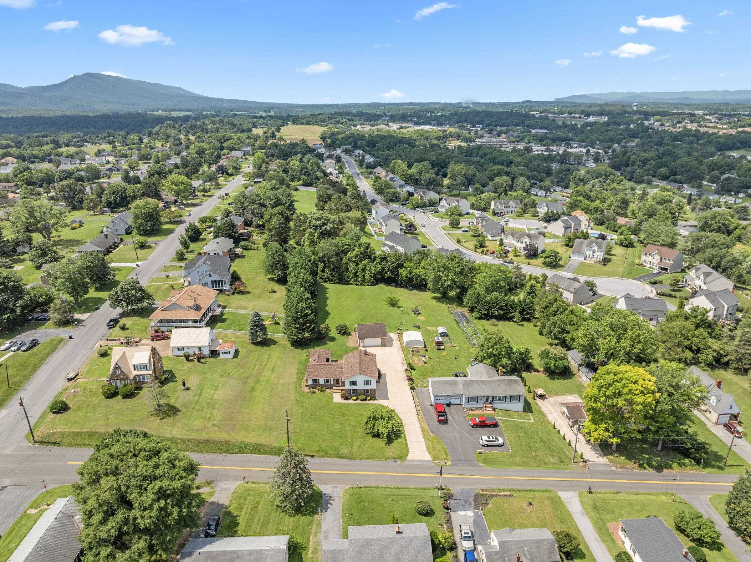 336 HOLLINGSWORTH RD, WOODSTOCK, Virginia 22664, 4 Bedrooms Bedrooms, ,2 BathroomsBathrooms,Residential,336 HOLLINGSWORTH RD,666765 MLS # 666765